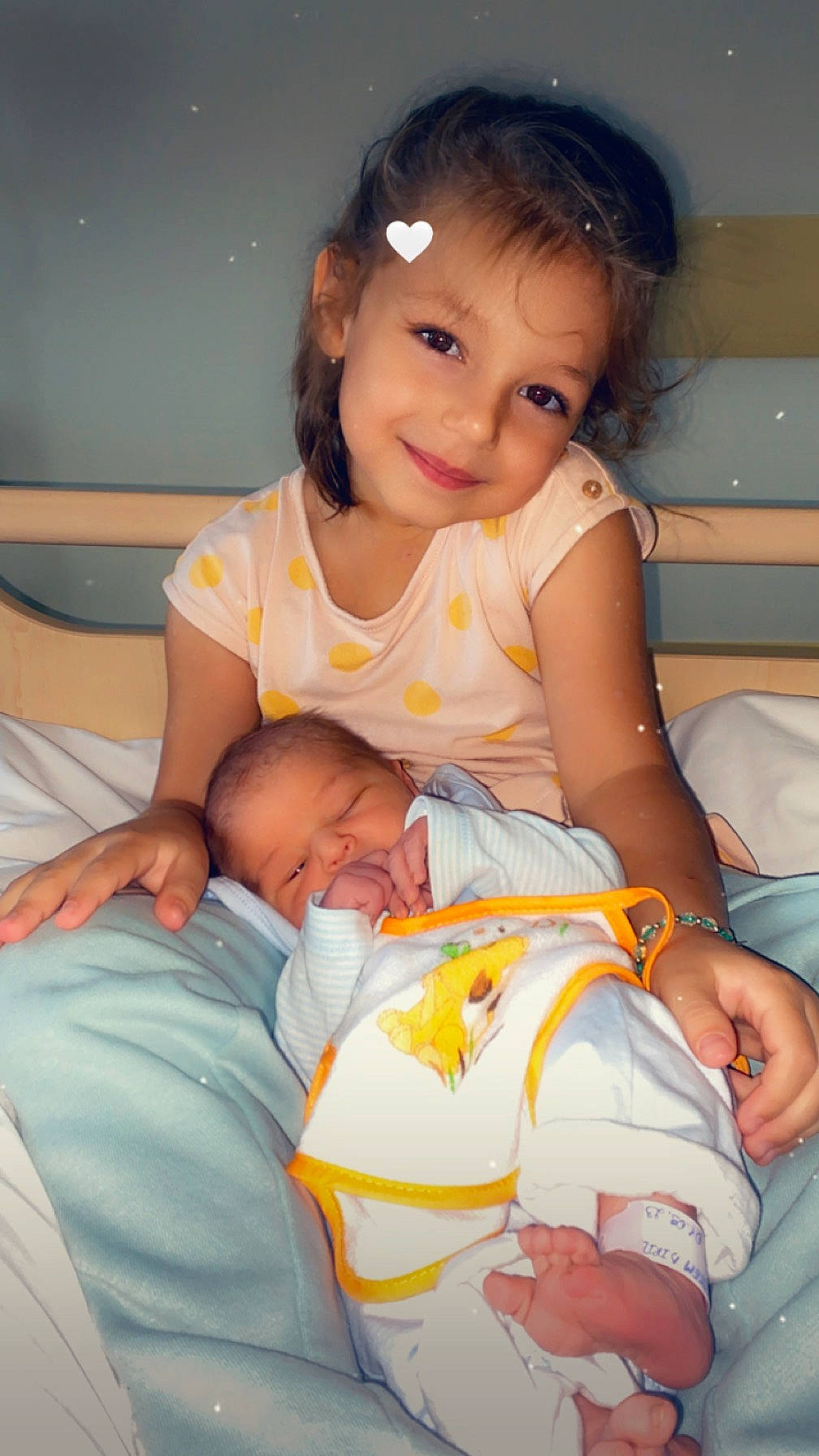 Luna participe au concours pour gagner de l'argent avec cette photo : abdomen, baby, baby_toddler_clothing, cheek, child, comfort, finger, hairstyle, happy, human_body, joy, lap, mouth, muscle, neck, person, skin, smile, thigh, thumb