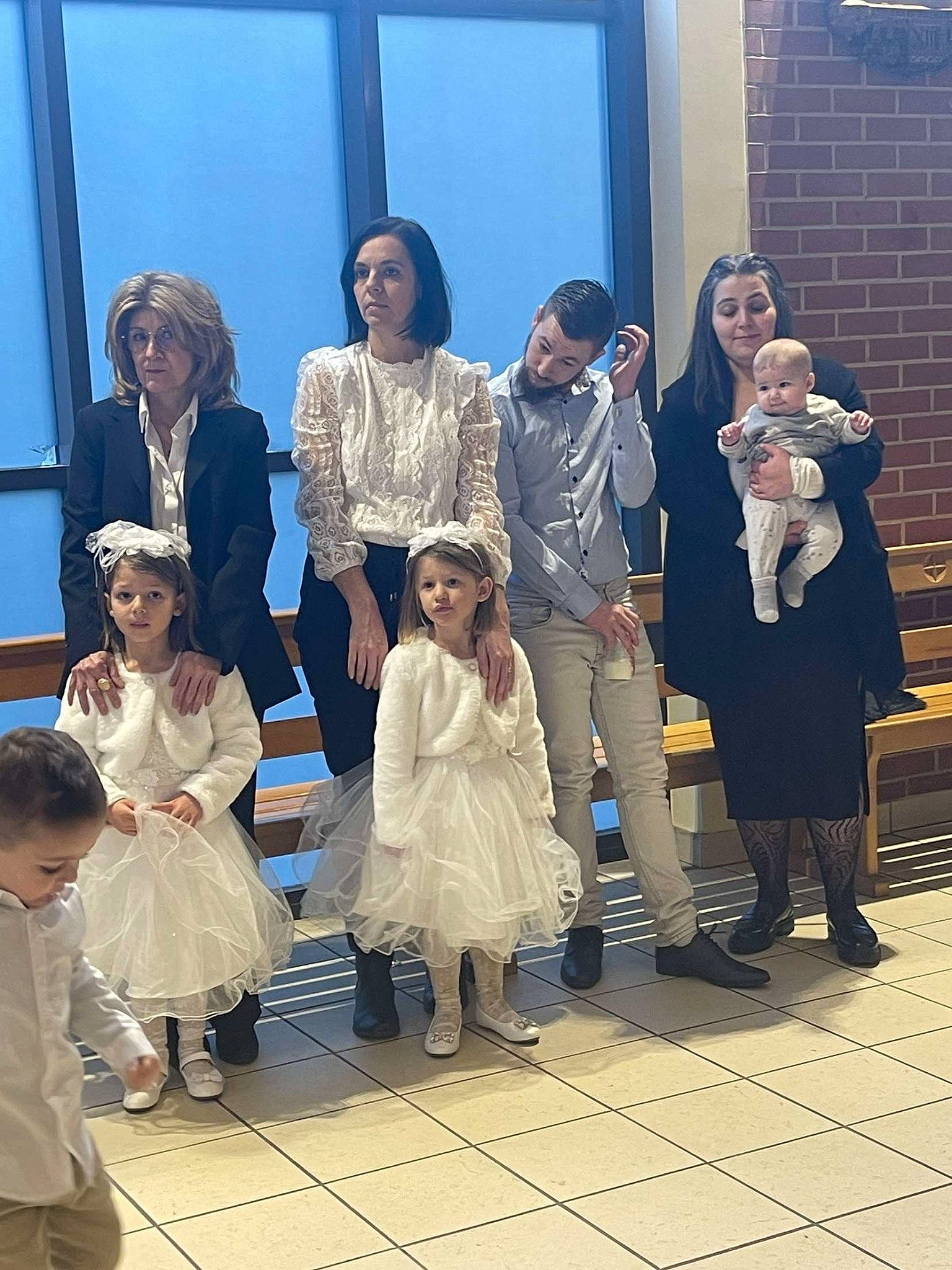 Kataleya a rejoint le concours — aidez-le/la à gagner de superbes lots ! boot, community, costume, event, eyewear, fashion, fashion_design, footwear, fun, fur, happy, hat, human, person, sandal, smile, social_group, standing, tourism, vintage_clothing