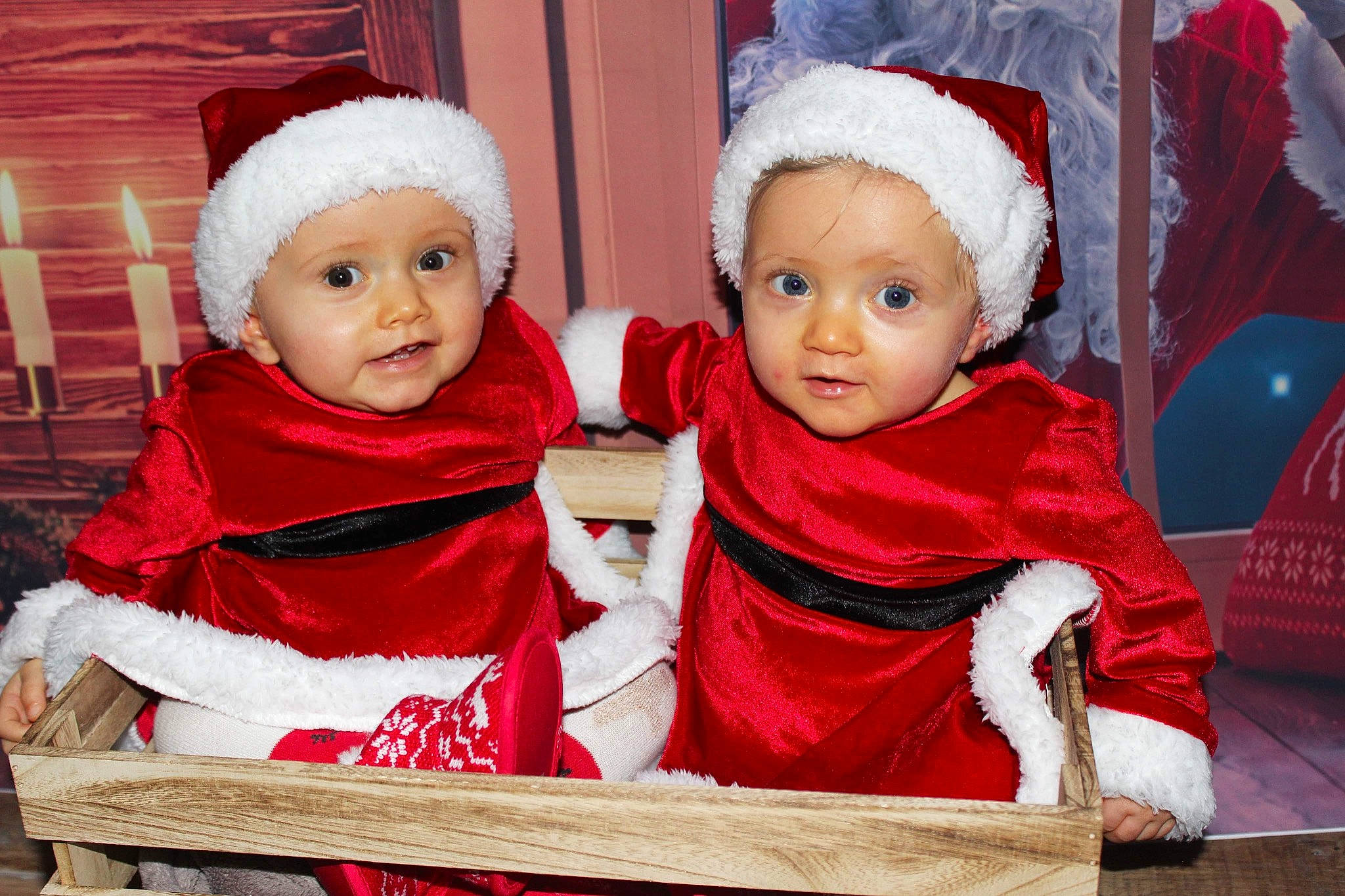 Mady Lyla participe au concours pour gagner de l'argent avec cette photo : baby, cap, child, christmas, facial_expression, fun, happy, headgear, headwear, human_body, organ, outerwear, person, product, red, santa_claus, skin, smile, standing, textile