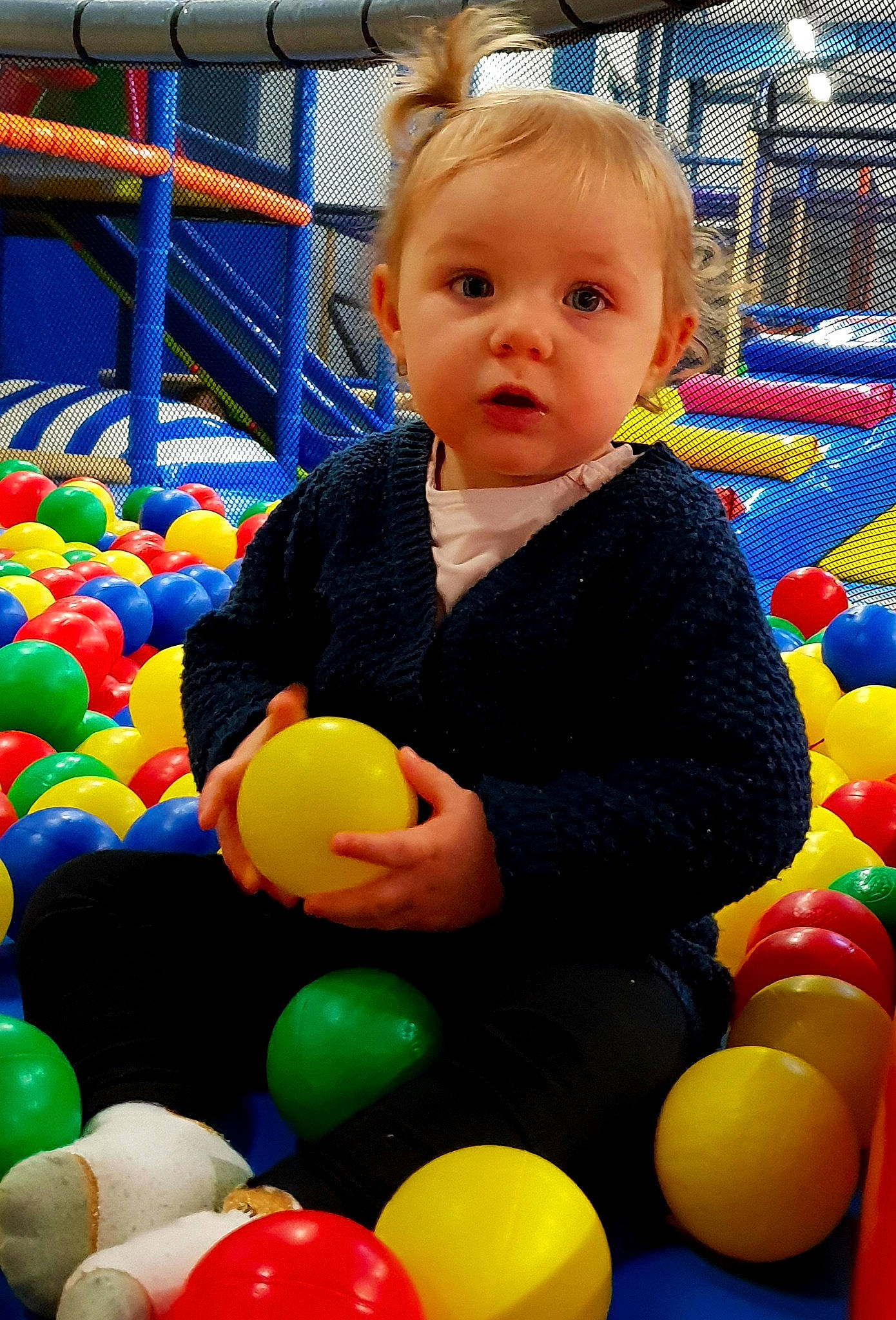 Raphaëlle a rejoint le concours — aidez-le/la à gagner de superbes lots ! ball_pit, balloon, bowling_pin, boy, child, facial_expression, fun, girl, infant, leisure, person, play, product, smile, toddler, toy