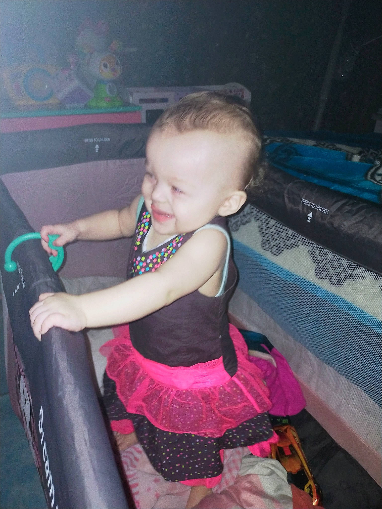 Nohlana a rejoint le concours — aidez-le/la à gagner de superbes lots ! automotive_tire, baby, baby_toddler_clothing, bicycle_tire, bicycle_wheel, child, fun, human_body, human_leg, iris, lap, leisure, person, pink, product, shoulder, swimming_pool, thigh, tire, toddler