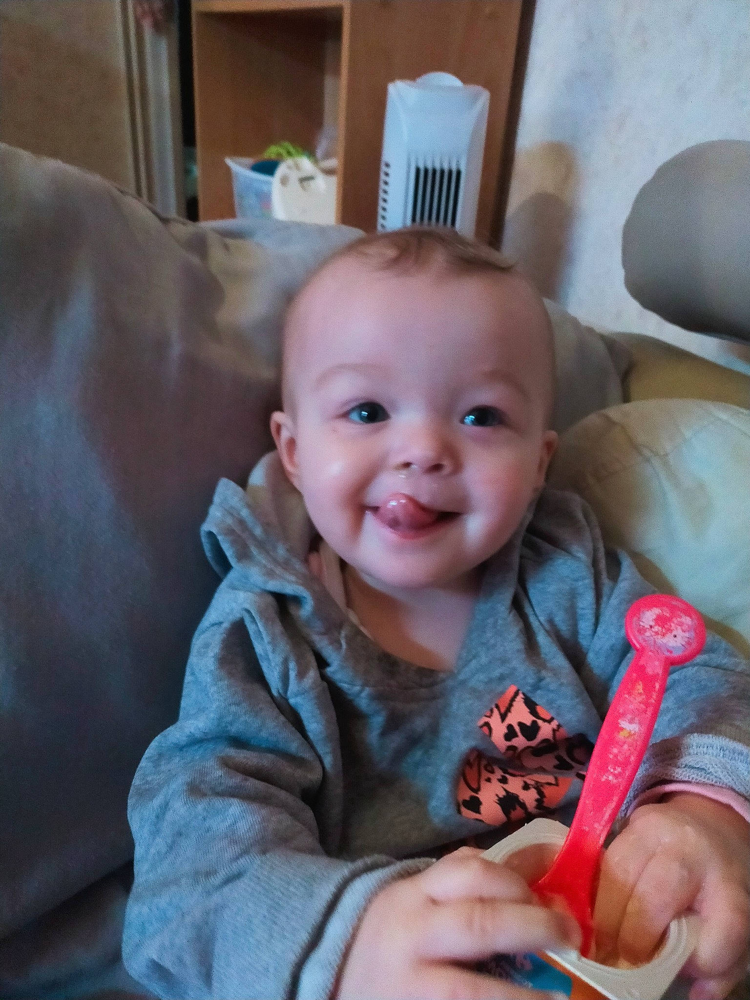 Nohlana a rejoint le concours — aidez-le/la à gagner de superbes lots ! baby, chair, cheek, comfort, eye, face, finger, fun, furniture, happy, head, iris, joy, lip, mouth, nail, nose, person, skin, smile