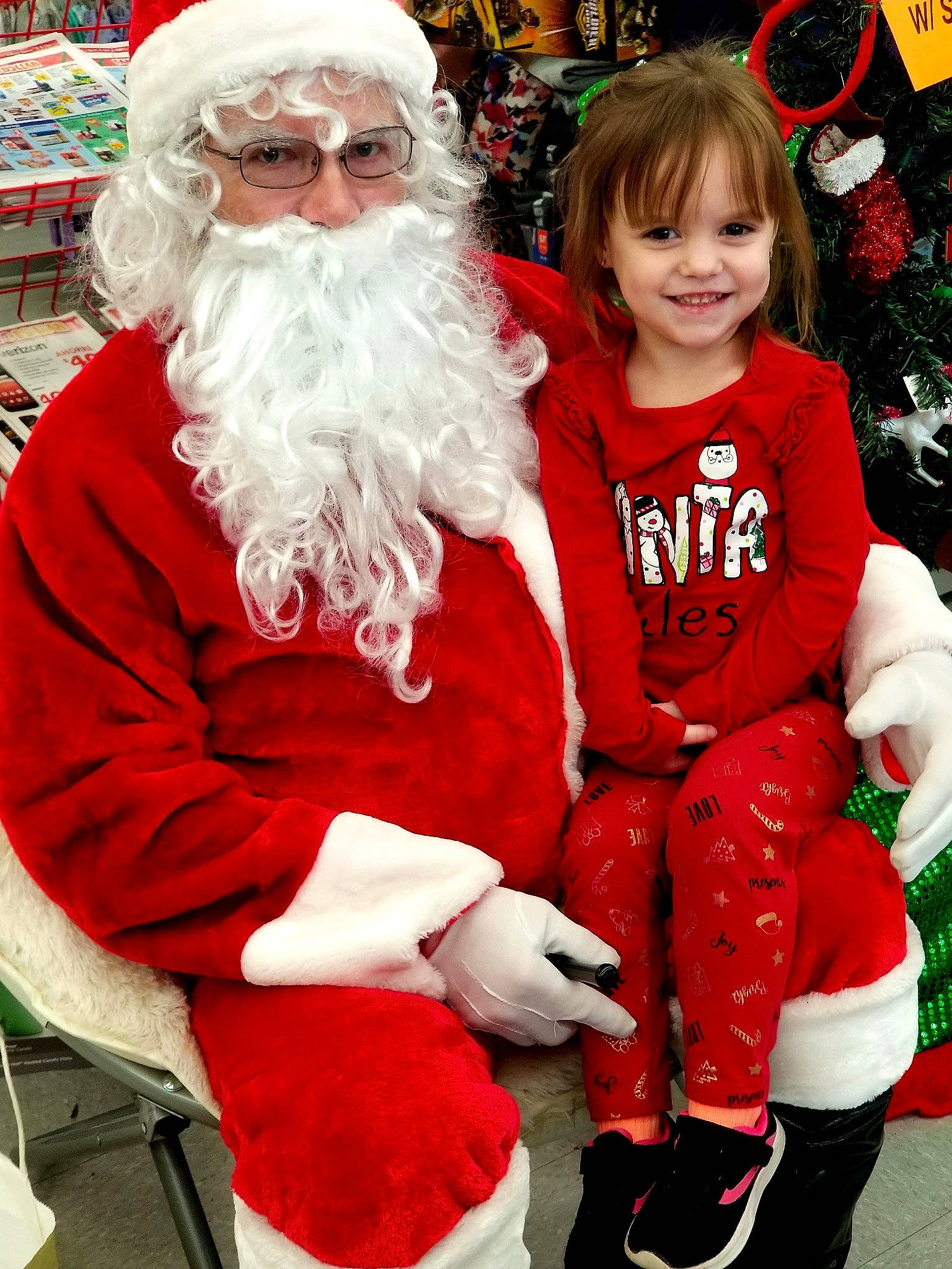 Kyliegh is registered to the contest to win money with this photo: christmas, christmas_eve, fictional_character, holiday, joy, lap, person, santa_claus