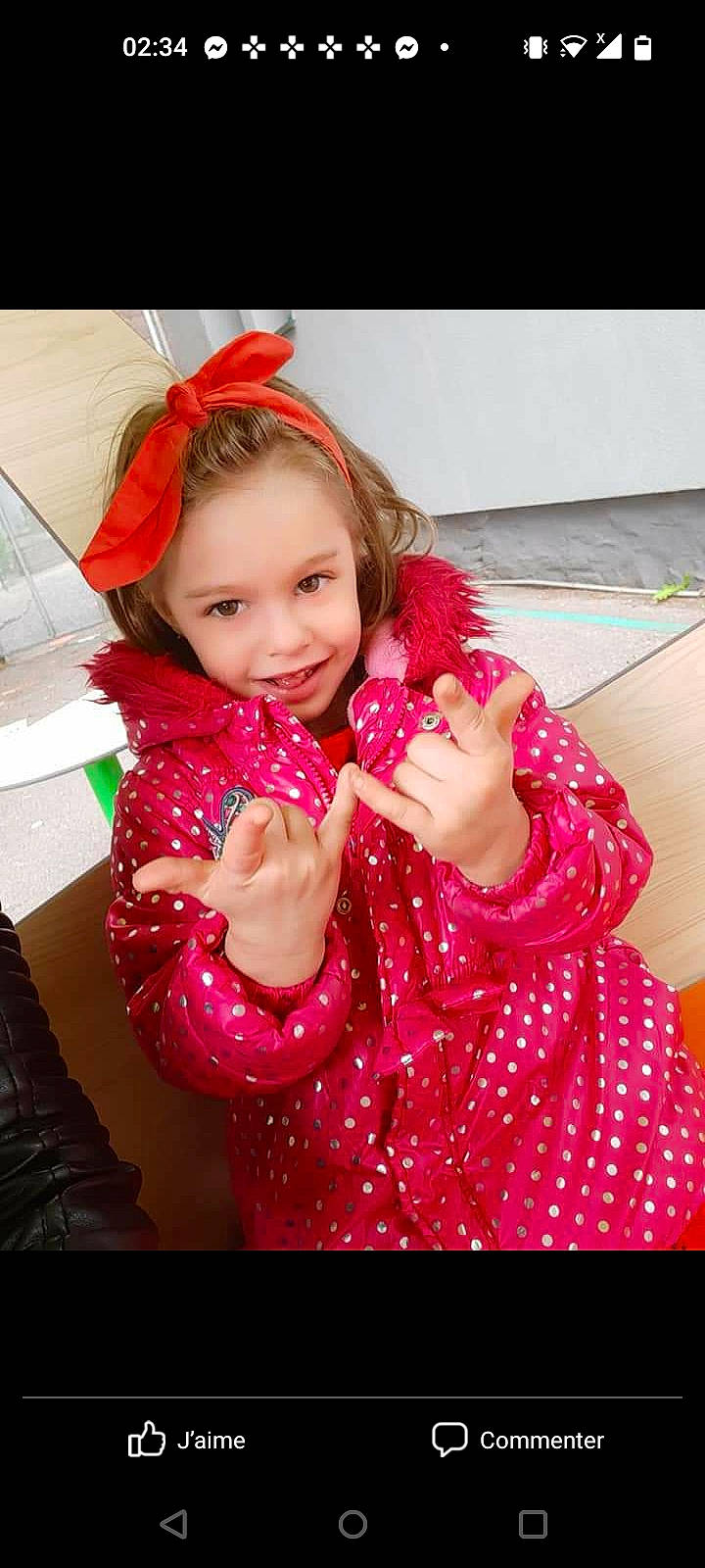 Celia a rejoint le concours — aidez-le/la à gagner de superbes lots ! baby_toddler_clothing, dress, eye, eyelash, face, gesture, hairstyle, happy, head, joy, lip, magenta, mouth, neck, person, pink, red, skin, sleeve, smile