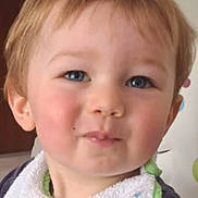 Theo participe au concours pour gagner de l'argent avec cette photo : toddler, child, baby, face, blue_eyes, rosy_cheeks, bib, clothing, indoor, portrait, smile, person, cute, young_child, hair, eyebrows, skin, expression, head, closeup