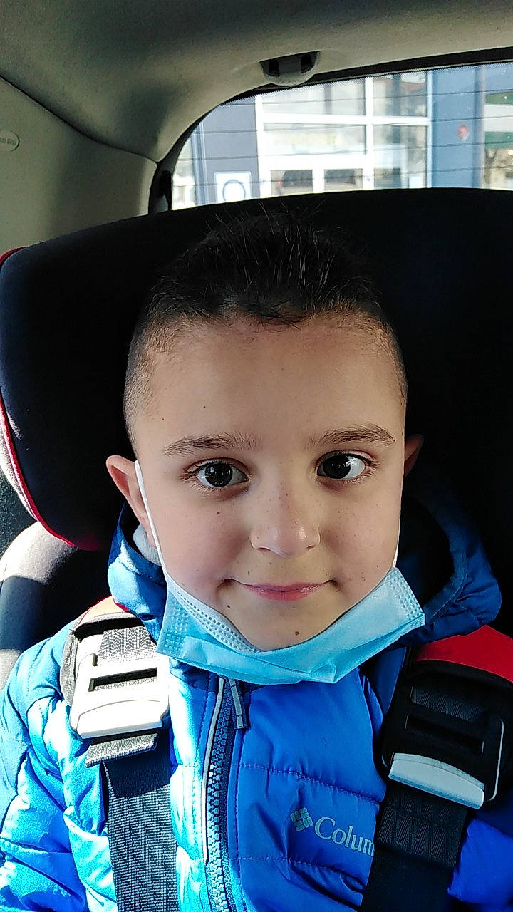 Juan a rejoint le concours — aidez-le/la à gagner de superbes lots ! auto_part, baby_products, blue, car_seat, car_seat_cover, child, cool, electric_blue, family_car, fun, happy, head_restraint, joy, luxury_vehicle, motor_vehicle, person, personal_luxury_car, personal_protective_equipment, smile, toddler