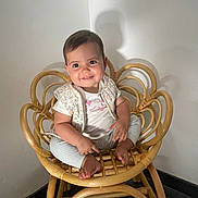 Selma participe au concours pour gagner de l'argent avec cette photo : baby, child, smile, wicker_chair, furniture, indoor, happy, cute, person, clothing, toddler, foot, hand, seat, wall, shadow, head, face, pants, shirt