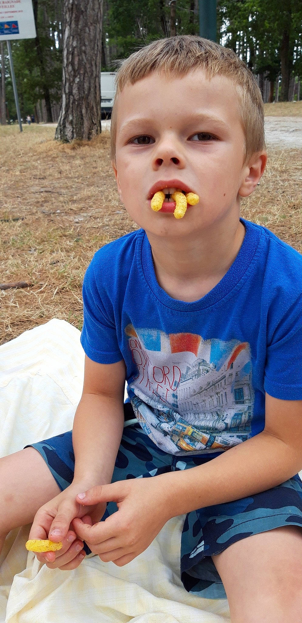 Diego participe au concours pour gagner de l'argent avec cette photo : baby, child, eating, fun, mouth, person, smile, summer, toddler, vacation