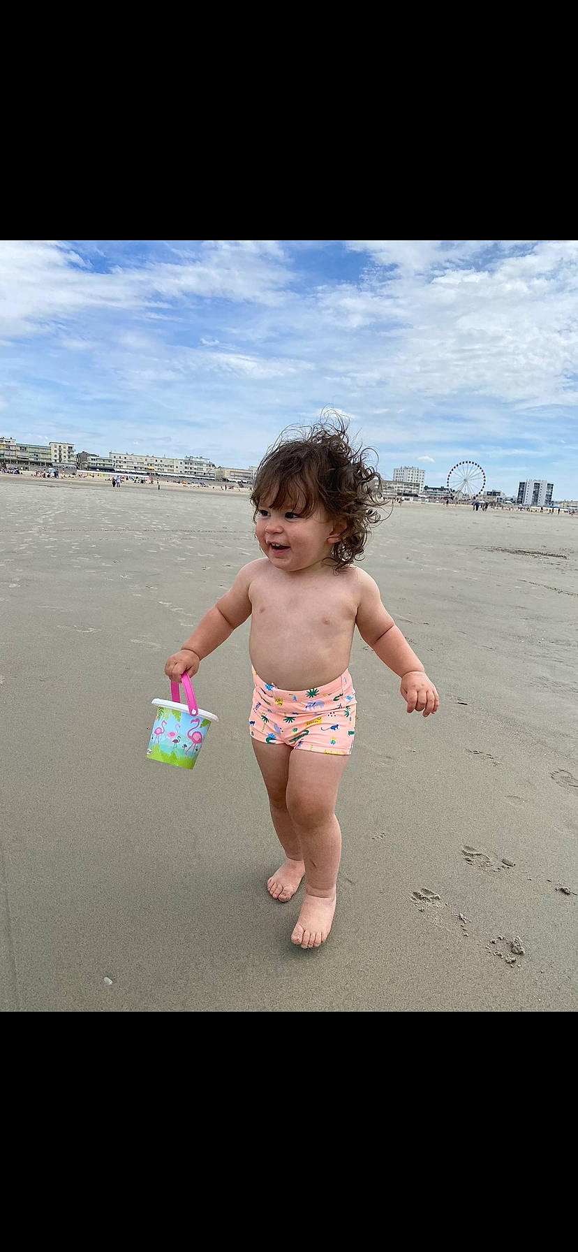 Emilio participe au concours pour gagner de l'argent avec cette photo : abdomen, barefoot, beach, chest, cloud, cool, fun, happy, leg, leisure, people_in_nature, people_on_beach, person, sand, shore, sky, thigh, toddler, travel, trunk