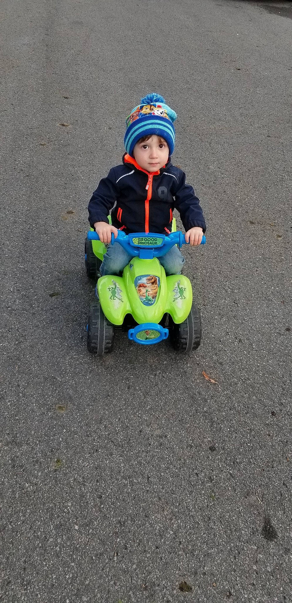 Mathyas Ferland Couillard a rejoint le concours — aidez-le/la à gagner de superbes lots ! car, child, fun, headwear, person, play, riding_toy, toddler, toy, vehicle