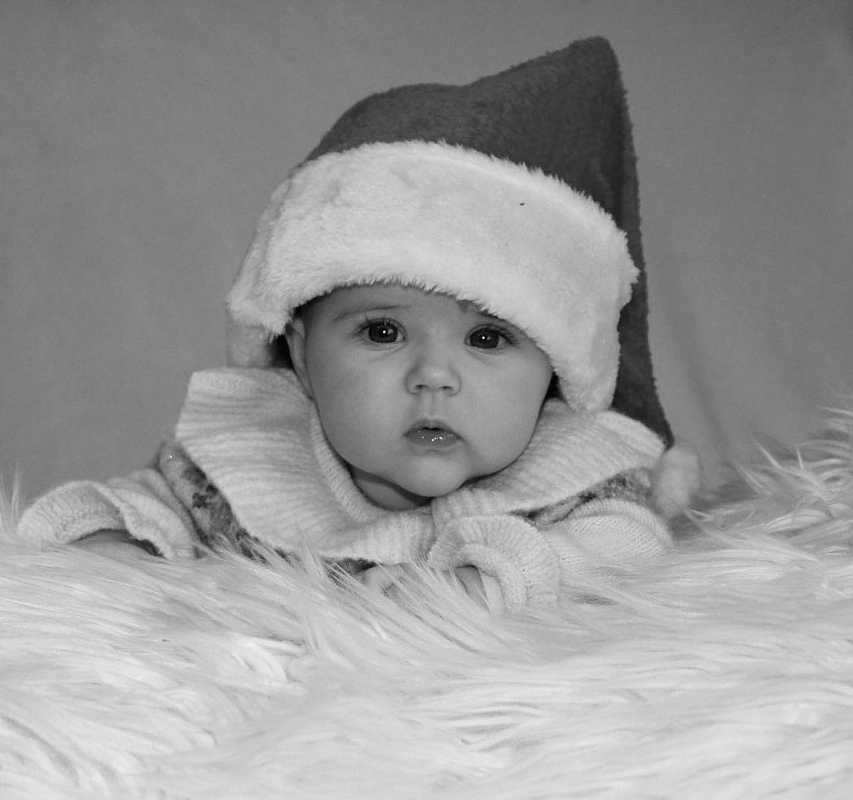 Lou a rejoint le concours — aidez-le/la à gagner de superbes lots ! baby, baby_sleeping, baby_toddler_clothing, cap, cheek, comfort, eye, eyebrow, face, flash_photography, freezing, fur, fur_clothing, happy, headwear, knit_cap, linens, person, sleeve, textile