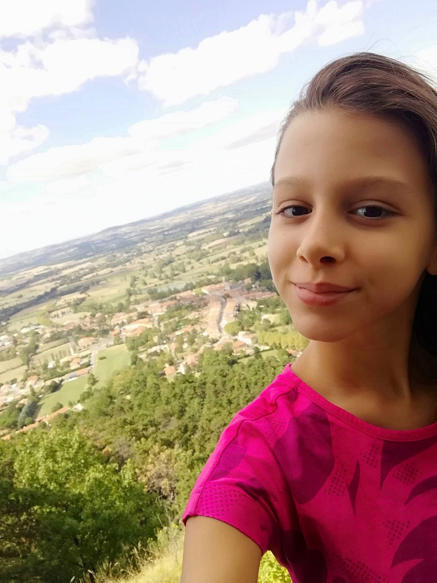 Luna a rejoint le concours — aidez-le/la à gagner de superbes lots ! beauty, child, face, fun, grass, happy, leisure, person, photography, plant, skin, sky, smile, summer, tourism, travel, vacation