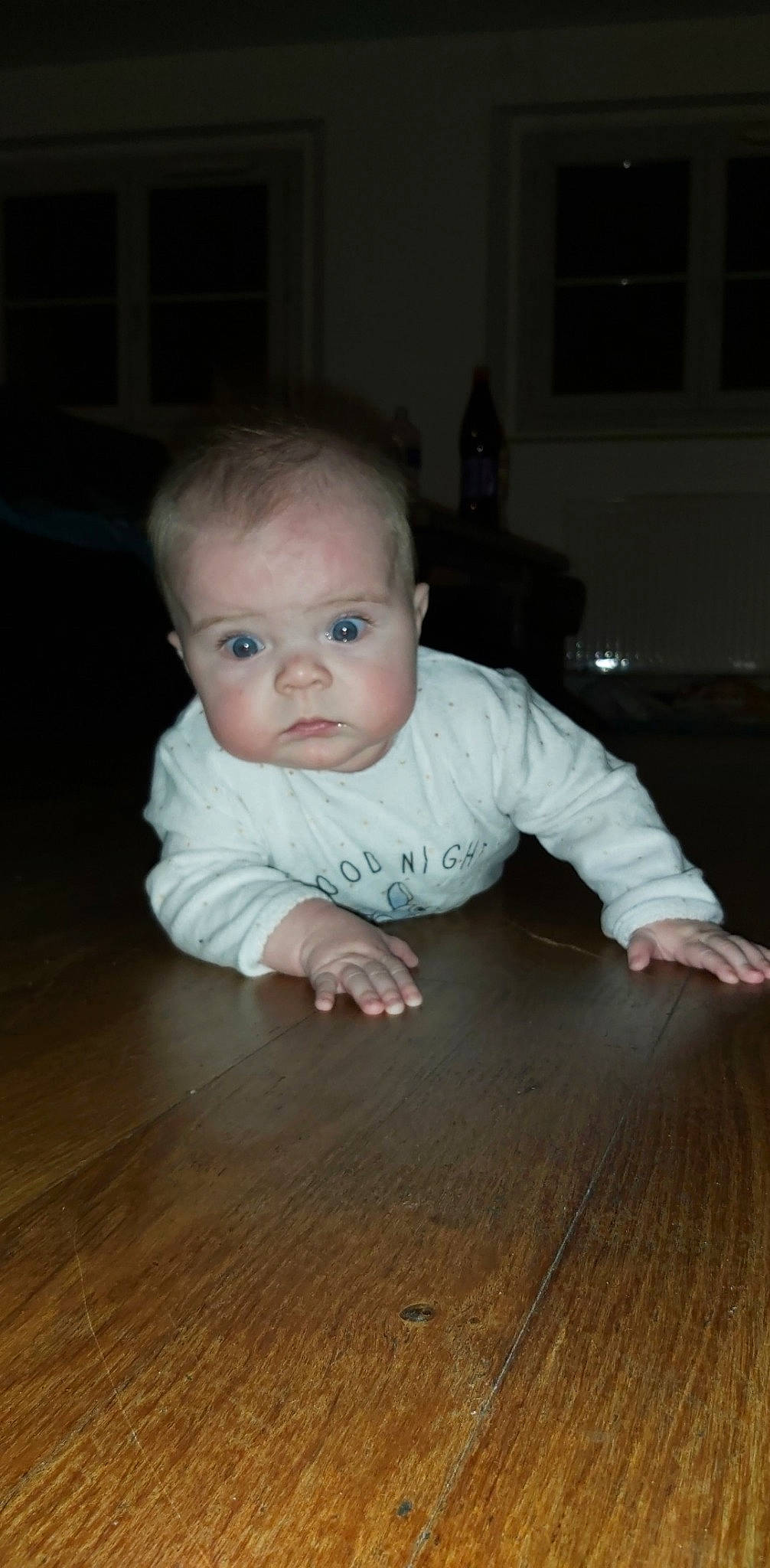 Elina a rejoint le concours — aidez-le/la à gagner de superbes lots ! baby, cheek, child, crawling, eye, face, floor, flooring, fun, hardwood, head, nose, person, play, sitting, skin, smile, toddler, tummy_time, wood