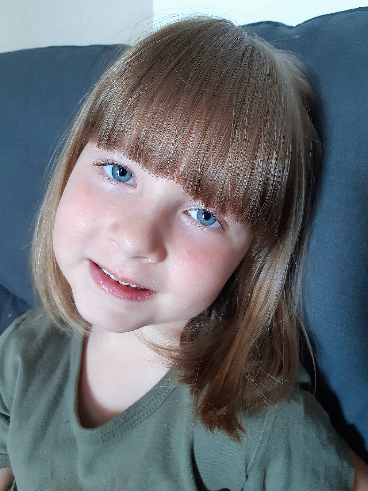 Lindsay participe au concours pour gagner de l'argent avec cette photo : bangs, beauty, blond, bob_cut, brown_hair, cheek, child, child_model, chin, eye, eyebrow, face, forehead, hair, hair_coloring, hairstyle, hime_cut, joy, lip, person