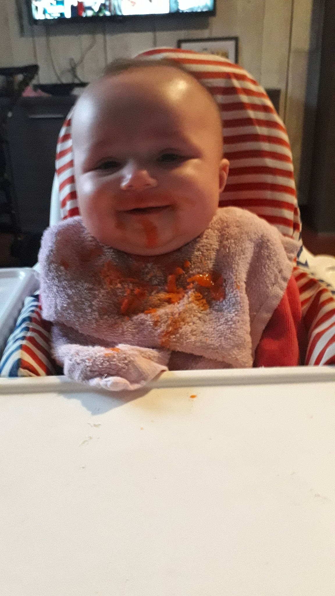 Ylana a rejoint le concours — aidez-le/la à gagner de superbes lots ! cheek, child, day, fun, head, infant, lip, nose, person, product, skin, smile, textile, toddler