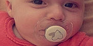Anaïa a rejoint le concours — aidez-le/la à gagner de superbes lots ! bedtime, cheek, child, close_up, ear, eye, face, finger, forehead, head, infant, iris, lip, mouth, nose, pink, product, skin, smile, toddler