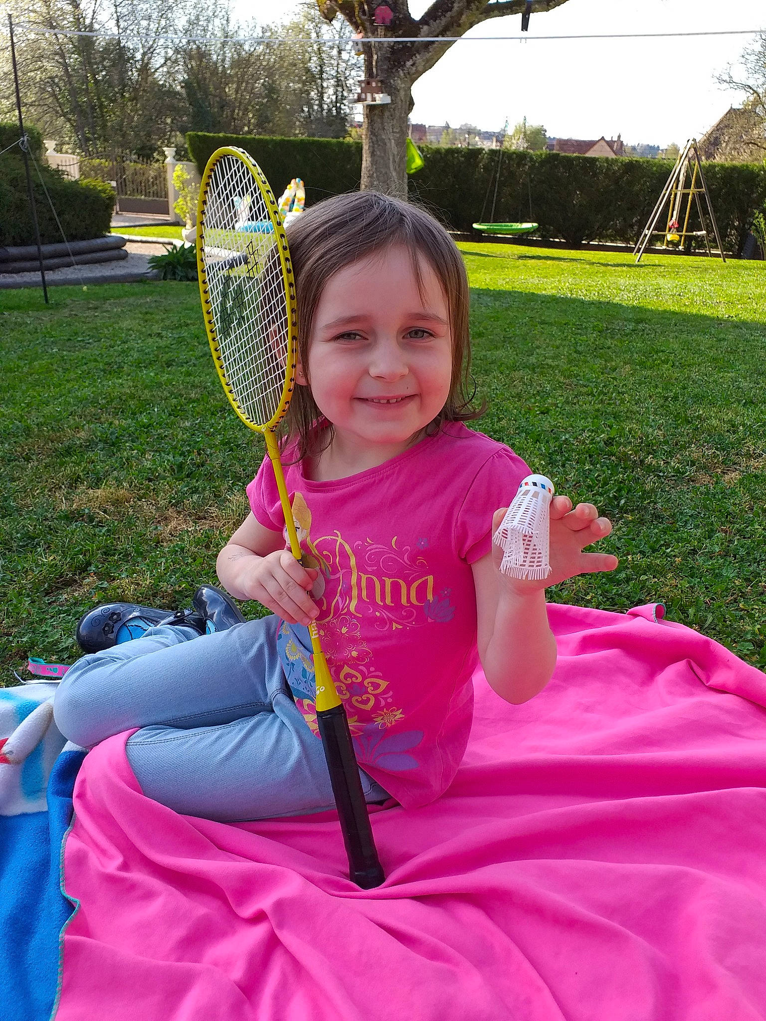 Milana participe au concours pour gagner de l'argent avec cette photo : child, fun, joy, leisure, magenta, person, pink, play, racket, smile, tennis, toddler