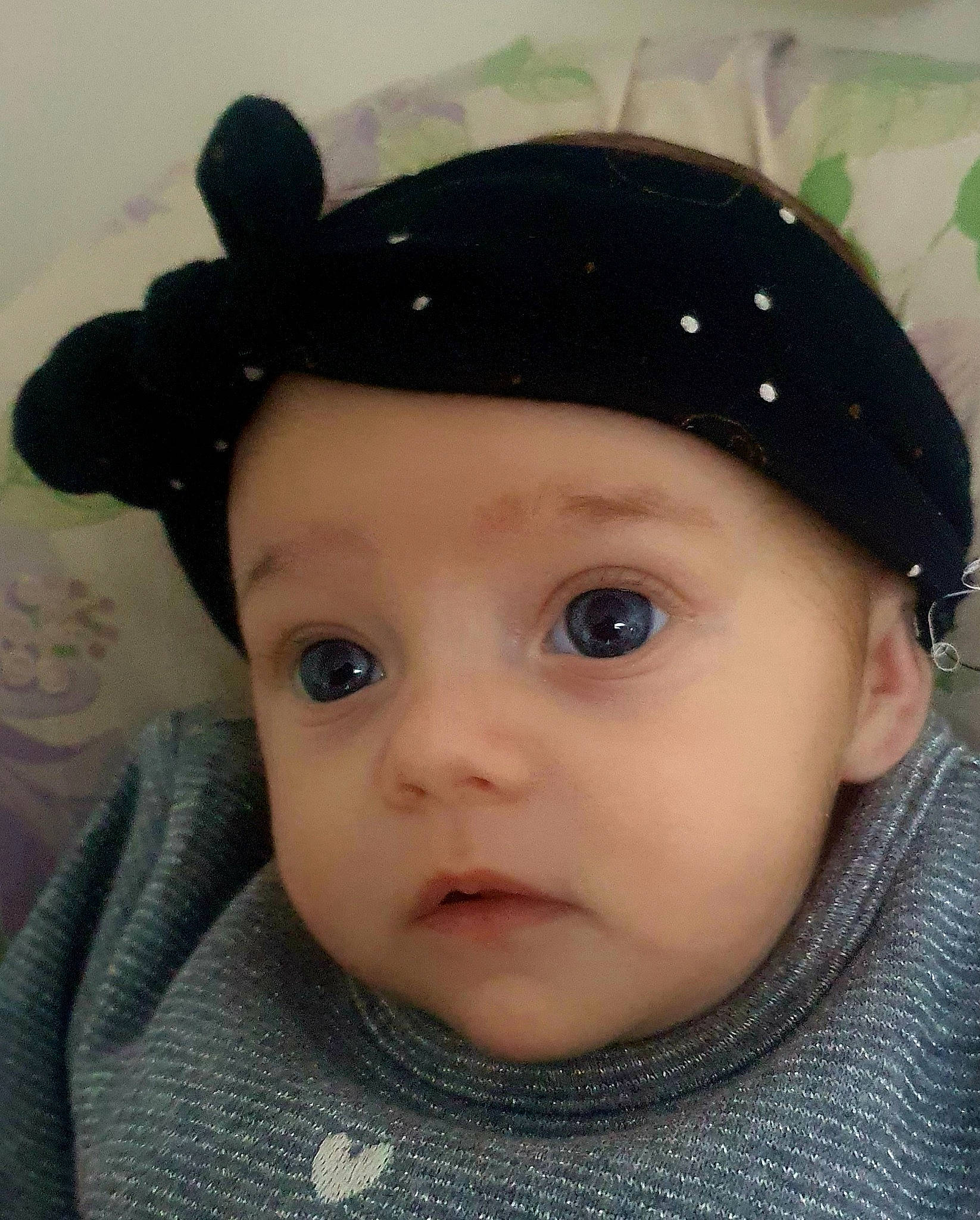 Djuliana participe au concours pour gagner de l'argent avec cette photo : baby, baby_toddler_clothing, bonnet, cap, cheek, child, costume_accessory, costume_hat, ear, eye, eyebrow, eyelash, fashion_accessory, fur, hair_accessory, headwear, pattern, person, portrait_photography, sleeve