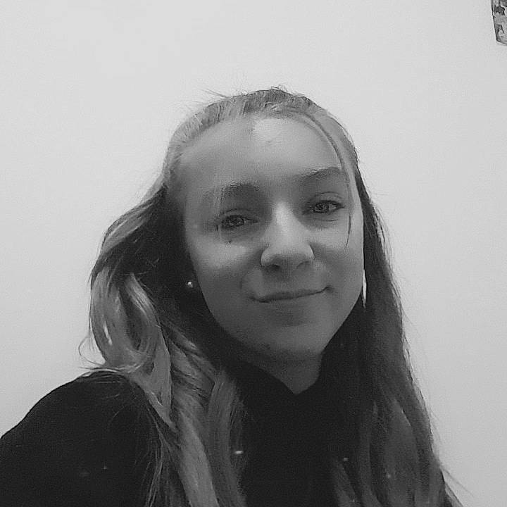 Célia a rejoint le concours — aidez-le/la à gagner de superbes lots ! beauty, black, black_and_white, cheek, chin, eye, eyebrow, face, facial_expression, forehead, hair, hairstyle, head, lady, lip, monochrome, monochrome_photography, nose, person, snapshot