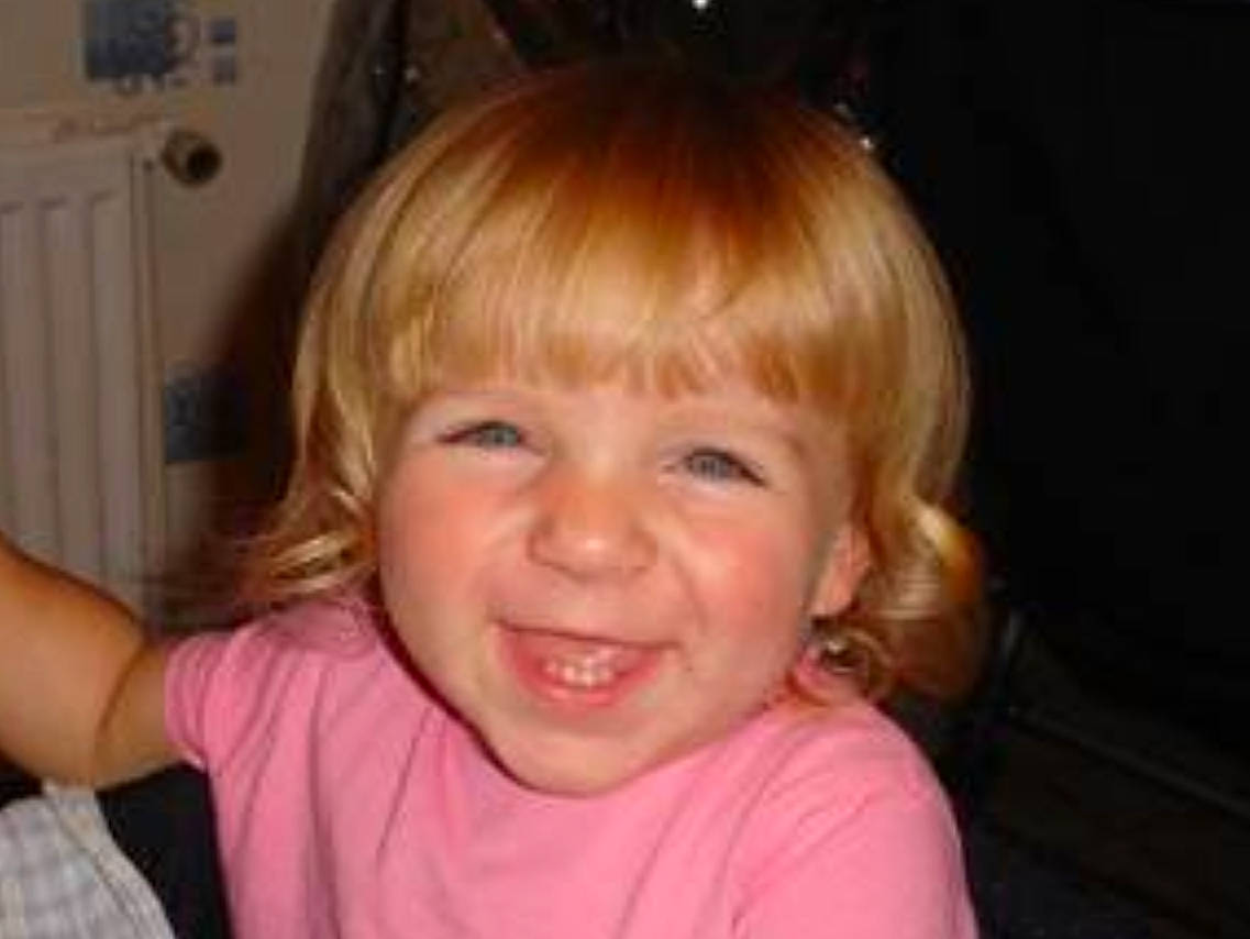 Clélia participe au concours pour gagner de l'argent avec cette photo : blond, cheek, child, chin, ear, eyebrow, face, facial_expression, forehead, hair, hairstyle, head, jaw, joy, lip, nose, organ, person, skin, smile