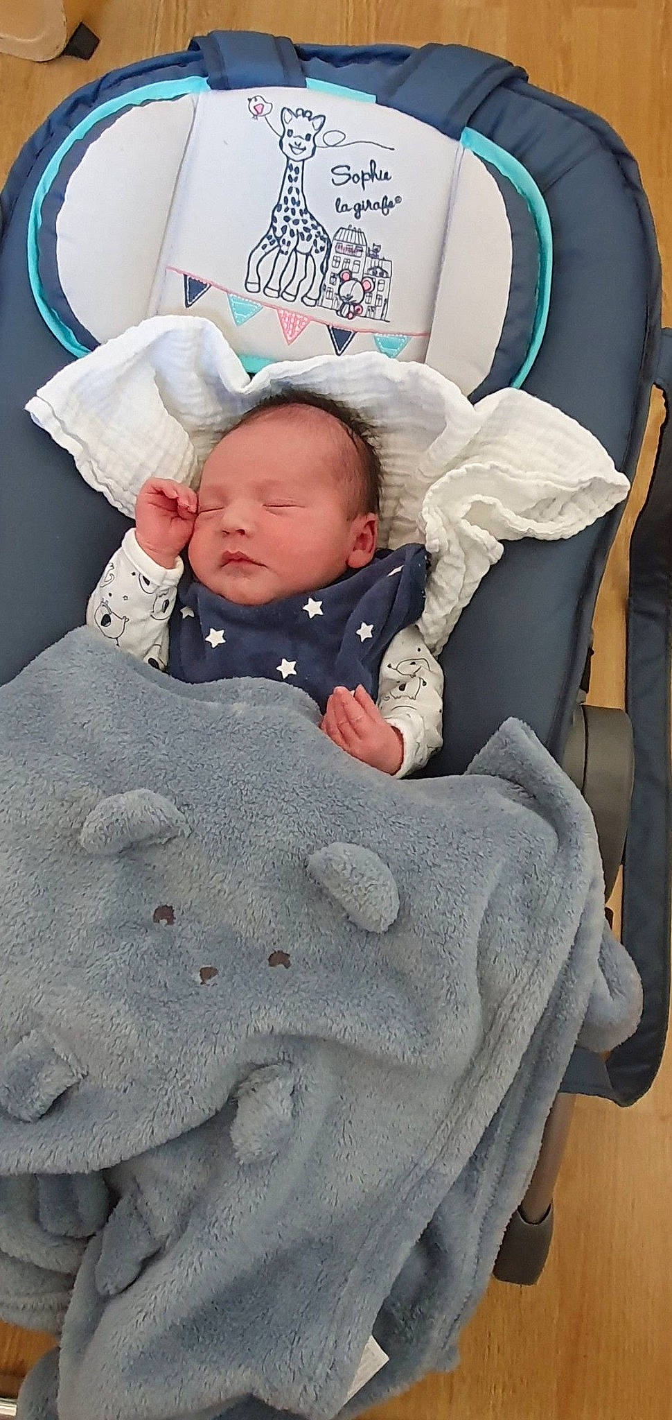 Remy a rejoint le concours — aidez-le/la à gagner de superbes lots ! baby, baby_products, baby_sleeping, bedtime, child, comfort, furniture, linens, person, product, sleep, toddler