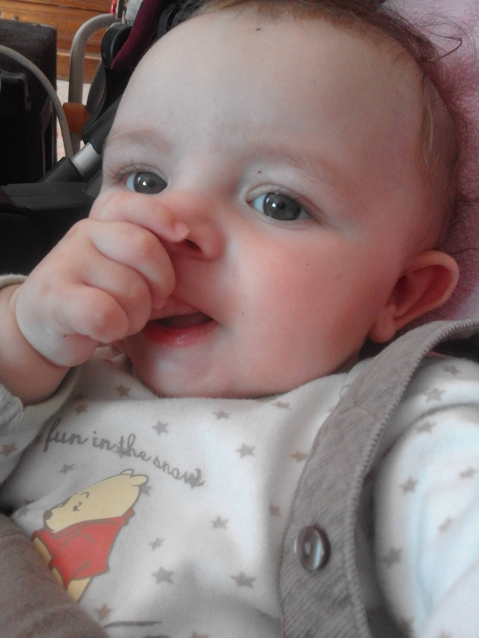 Enzo participe au concours pour gagner de l'argent avec cette photo : baby, cheek, child, chin, ear, eye, eyebrow, face, finger, forehead, head, lip, mouth, nose, person, skin, thumb, toddler