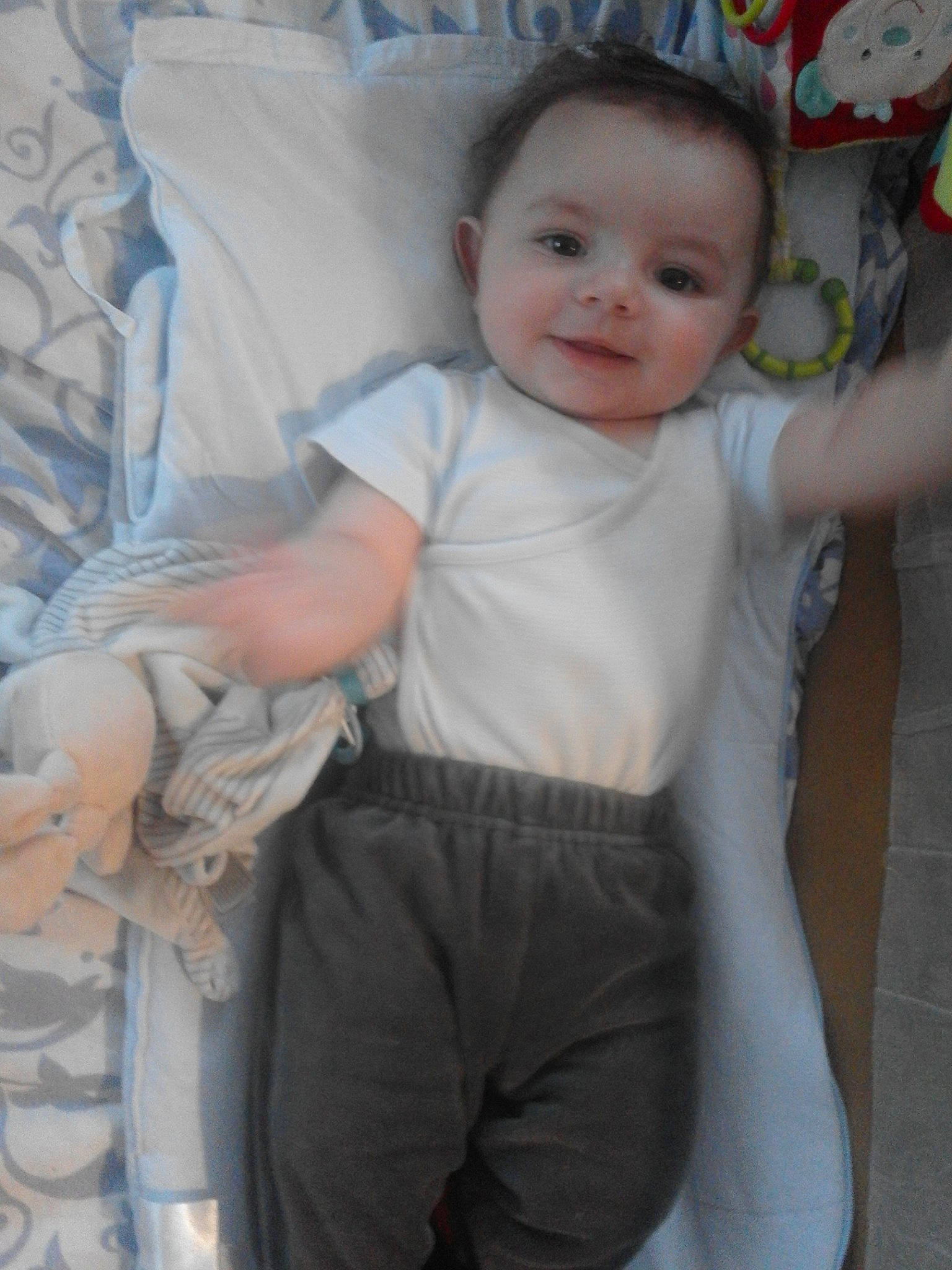 Enzo a rejoint le concours — aidez-le/la à gagner de superbes lots ! baby, baby_products, baby_toddler_clothing, cheek, child, person, product, skin, smile, toddler