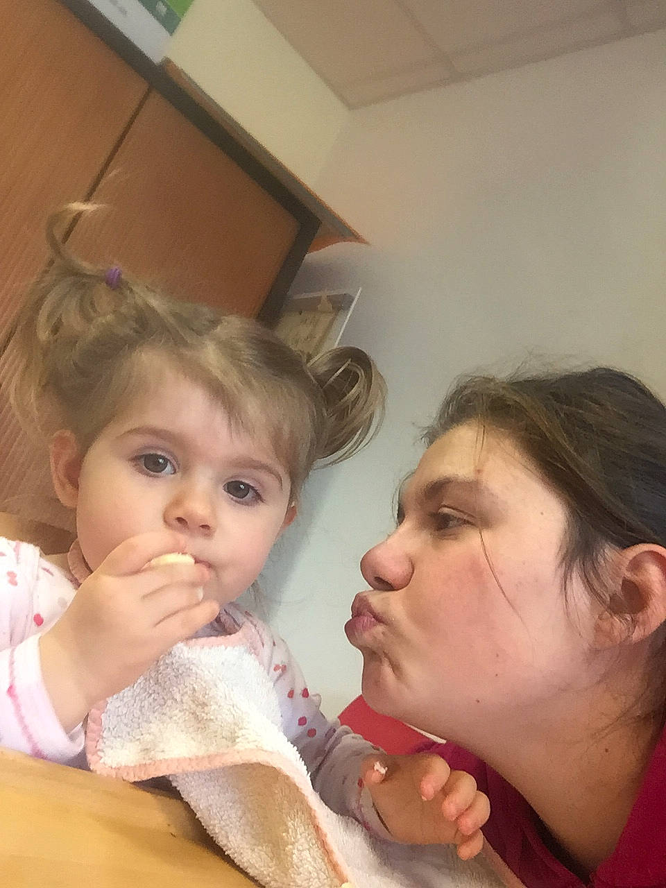 Ilyana participe au concours pour gagner de l'argent avec cette photo : cheek, child, daughter, ear, eye, forehead, girl, head, infant, mother, mouth, neck, nose, person, skin, toddler