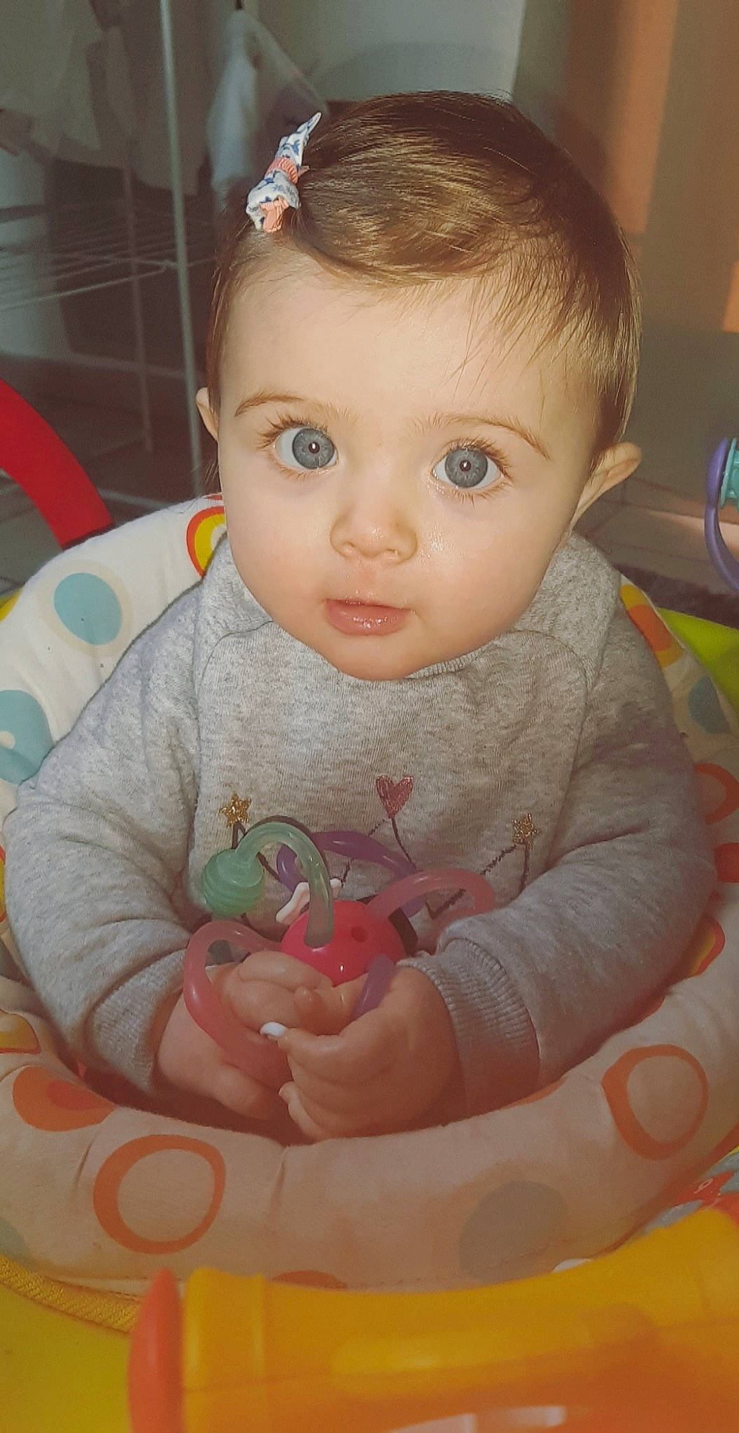 Kélia participe au concours pour gagner de l'argent avec cette photo : cheek, child, eye, face, fun, girl, head, human_hair_color, infant, iris, lip, nose, person, pink, play, product, skin, smile, toddler