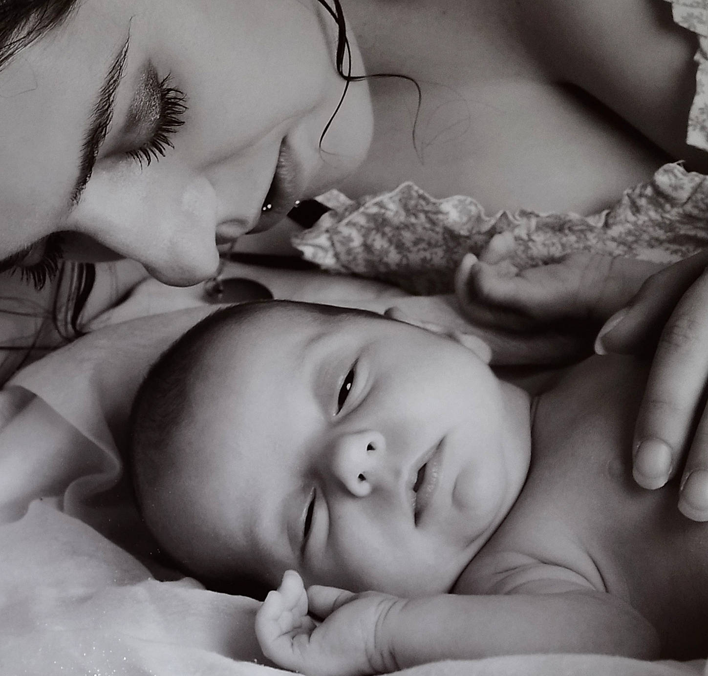 Zoé participe au concours pour gagner de l'argent avec cette photo : arm, cheek, chin, eye, eyebrow, face, facial_expression, forehead, hand, head, lip, mouth, muscle, nose, organ, person, photograph, product, skin, vertebrate