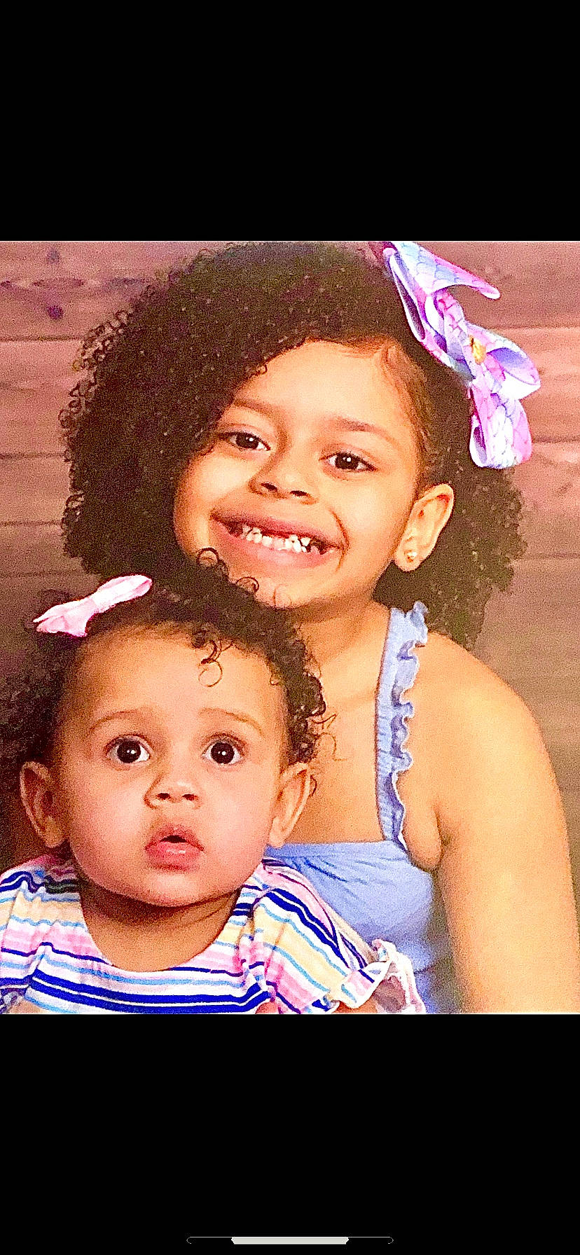 Liyah is registered to the contest to win money with this photo: cheek, child, face, fun, hair_accessory, happy, joy, person, sibling, skin, smile, surprise, toddler