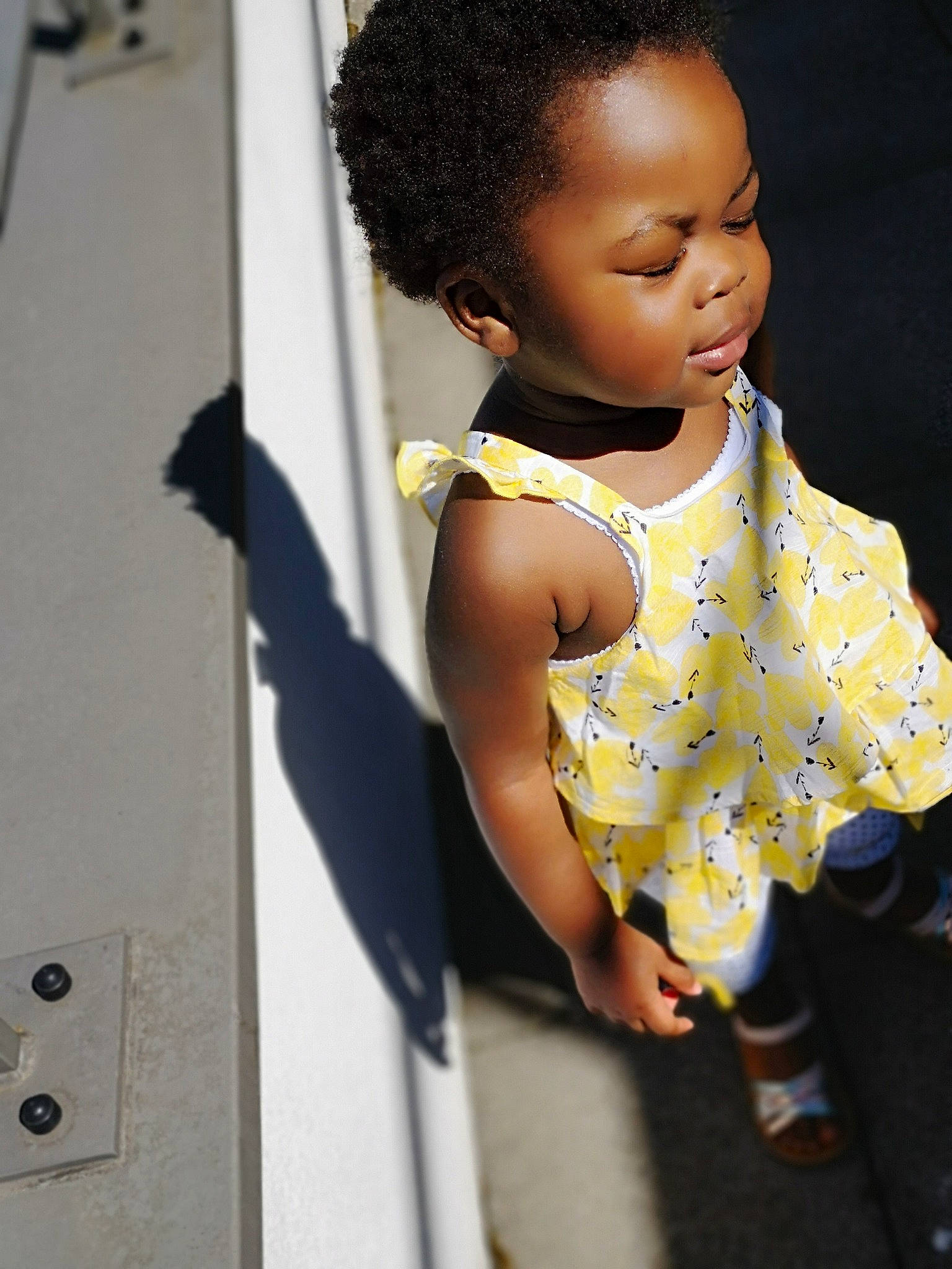 Elizabeth a rejoint le concours — aidez-le/la à gagner de superbes lots ! baby, black_hair, child, child_model, daughter, fashion_design, hairstyle, outerwear, person, smile, toddler, yellow