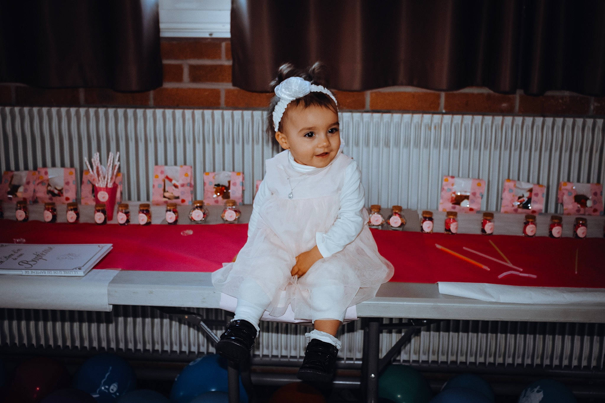 Linaïa a rejoint le concours — aidez-le/la à gagner de superbes lots ! baby, baby_toddler_clothing, child, costume, curtain, dress, entertainment, event, flooring, formal_wear, fun, happy, joy, leisure, luggage_and_bags, performance, person, room, sitting, suit
