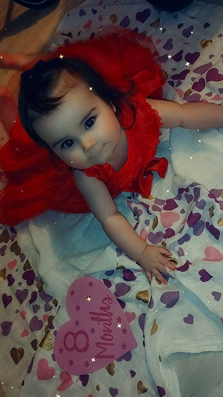 Ènora participe au concours pour gagner de l'argent avec cette photo : baby_toys, bangs, cheek, child, doll, dress, eyelash, happy, human_body, linens, magenta, pattern, peach, person, petal, pink, product, skin, textile, toy