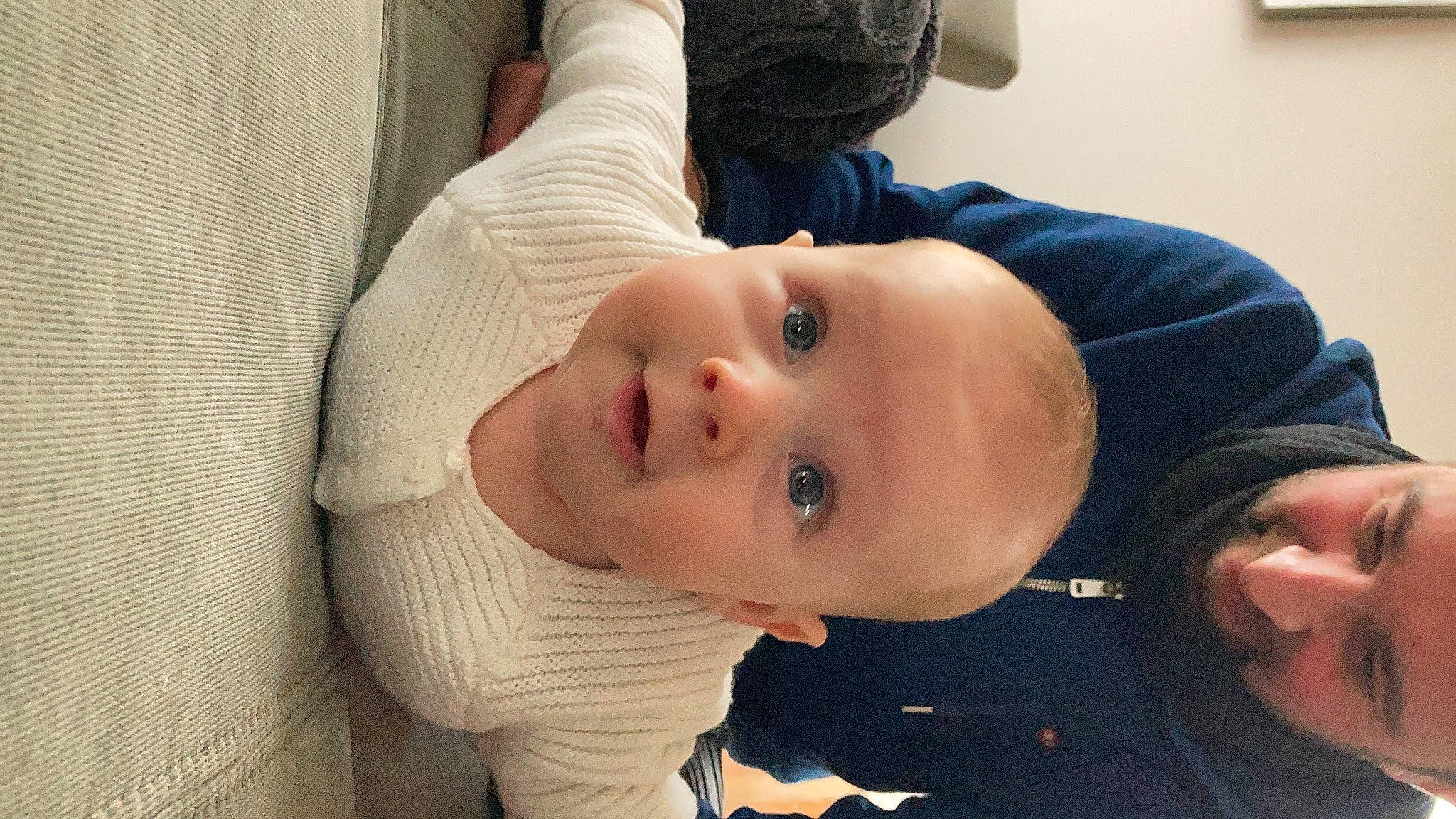 Louise a rejoint le concours — aidez-le/la à gagner de superbes lots ! baby, baby_toddler_clothing, cheek, comfort, eyelash, headwear, human, iris, lip, person, picture_frame, skin, sweater, toddler, wool