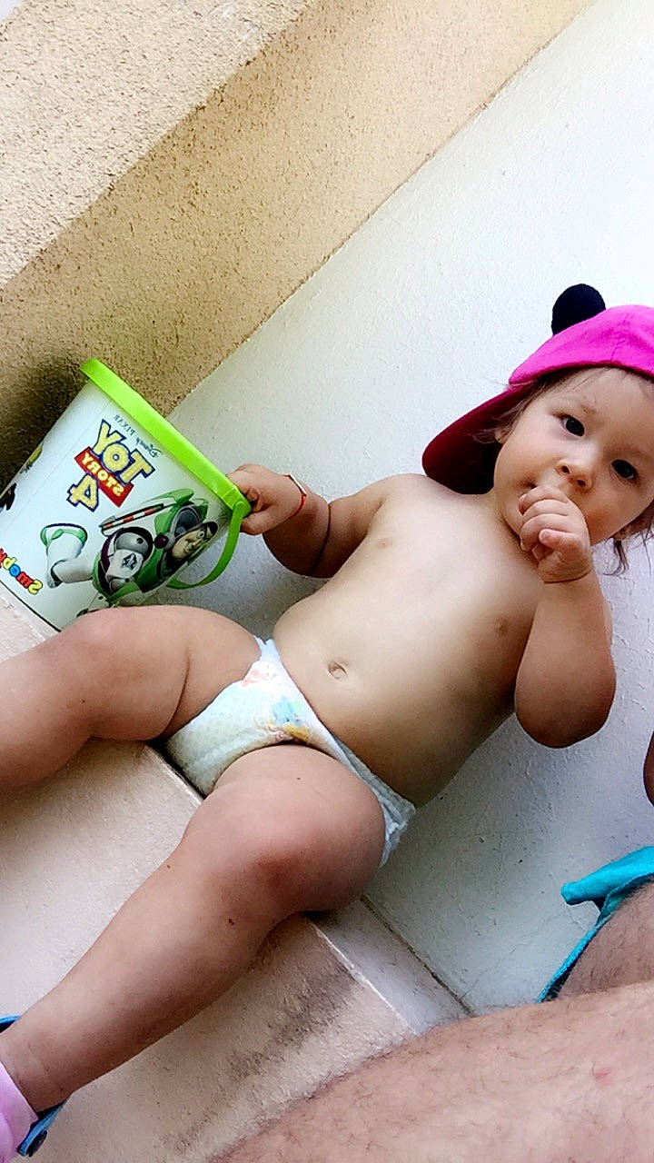 Louna a rejoint le concours — aidez-le/la à gagner de superbes lots ! abdomen, briefs, child, flesh, headwear, leg, person, thigh, undergarment