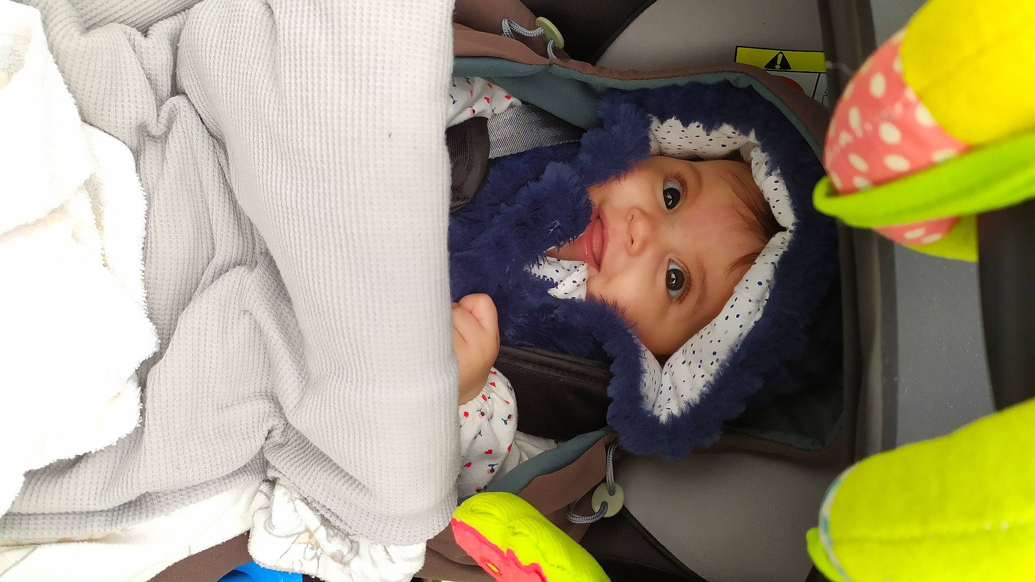 Nellya a rejoint le concours — aidez-le/la à gagner de superbes lots ! baby, baby_products, baby_toddler_clothing, car_seat, cheek, child, comfort, event, face, fun, happy, headwear, leisure, mouth, party_supply, person, room, skin, smile, textile