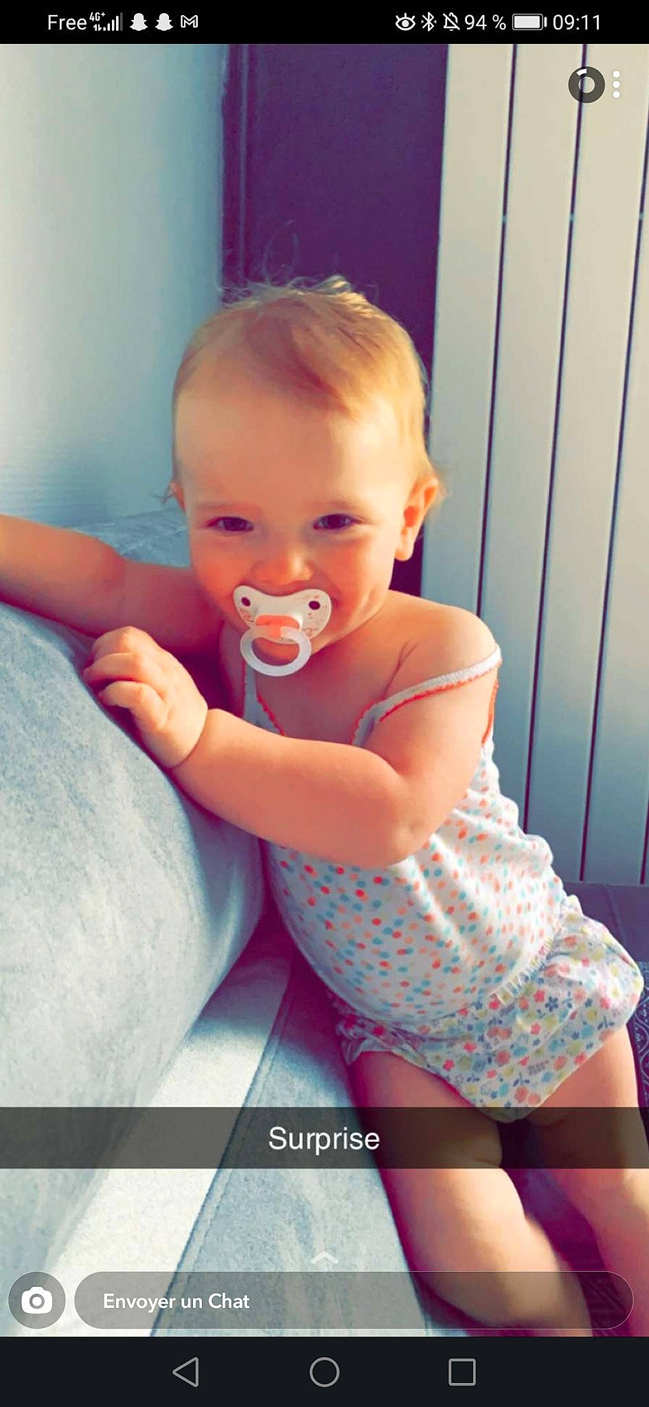 Emma a rejoint le concours — aidez-le/la à gagner de superbes lots ! arm, baby, baby_toddler_clothing, cheek, comfort, facial_expression, finger, flash_photography, happy, iris, joint, lip, mouth, muscle, person, pink, shoulder, skin, smile, thigh