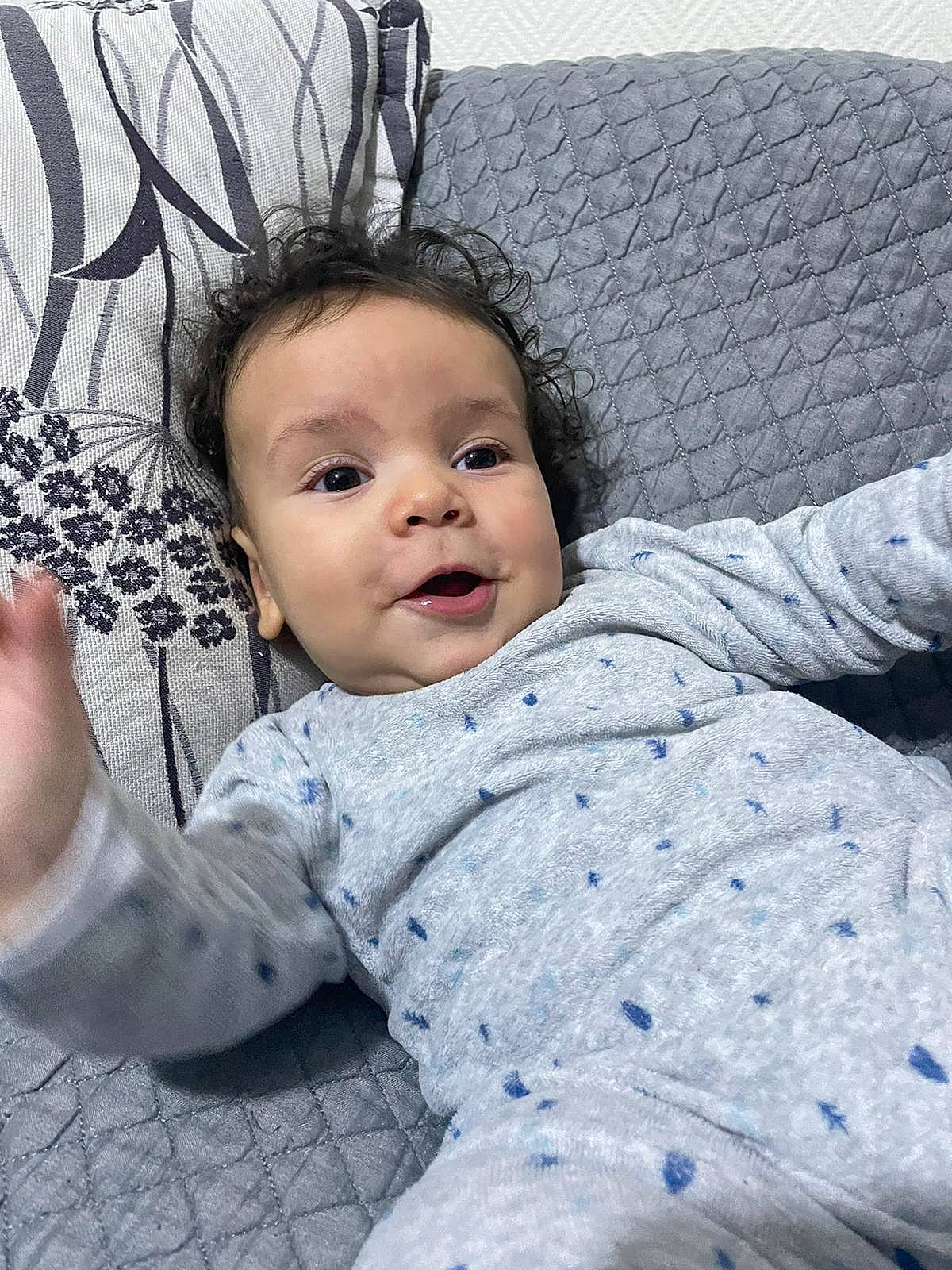 Tarek participe au concours pour gagner de l'argent avec cette photo : baby, baby_toddler_clothing, cheek, child, comfort, eyelash, face, flash_photography, grass, happy, head, headpiece, iris, linens, pattern, person, skin, sleeve, smile, textile