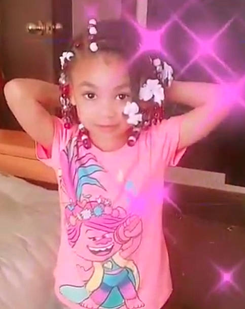 Carlisa is registered to the contest to win money with this photo: arm, black_hair, cool, ear, eyebrow, eyelash, finger, fun, gesture, hairstyle, hand, happy, joy, magenta, neck, person, pink, purple, sleeve, smile