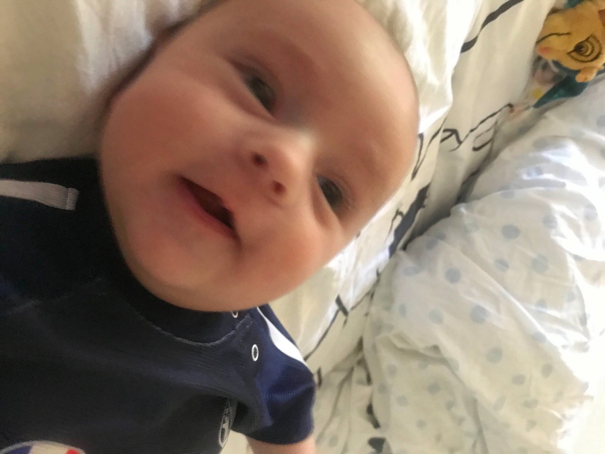 Jessen a rejoint le concours — aidez-le/la à gagner de superbes lots ! baby, baby_products, baby_safety, baby_toddler_clothing, bedtime, cheek, child, comfort, eyelash, facial_expression, fun, happy, linens, nose, pattern, person, skin, sleeve, smile, thumb