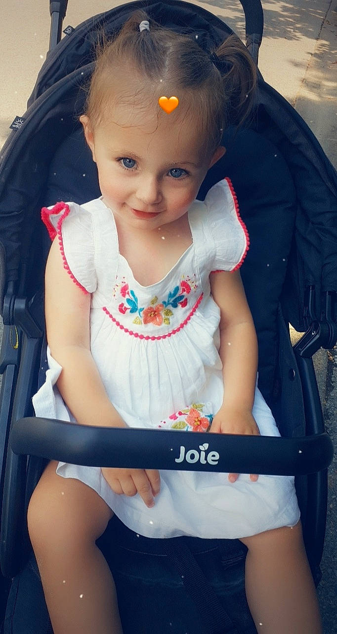 Camelia participe au concours pour gagner de l'argent avec cette photo : arm, baby, baby_carriage, baby_products, cheek, child, eye, joy, person, product, skin, toddler