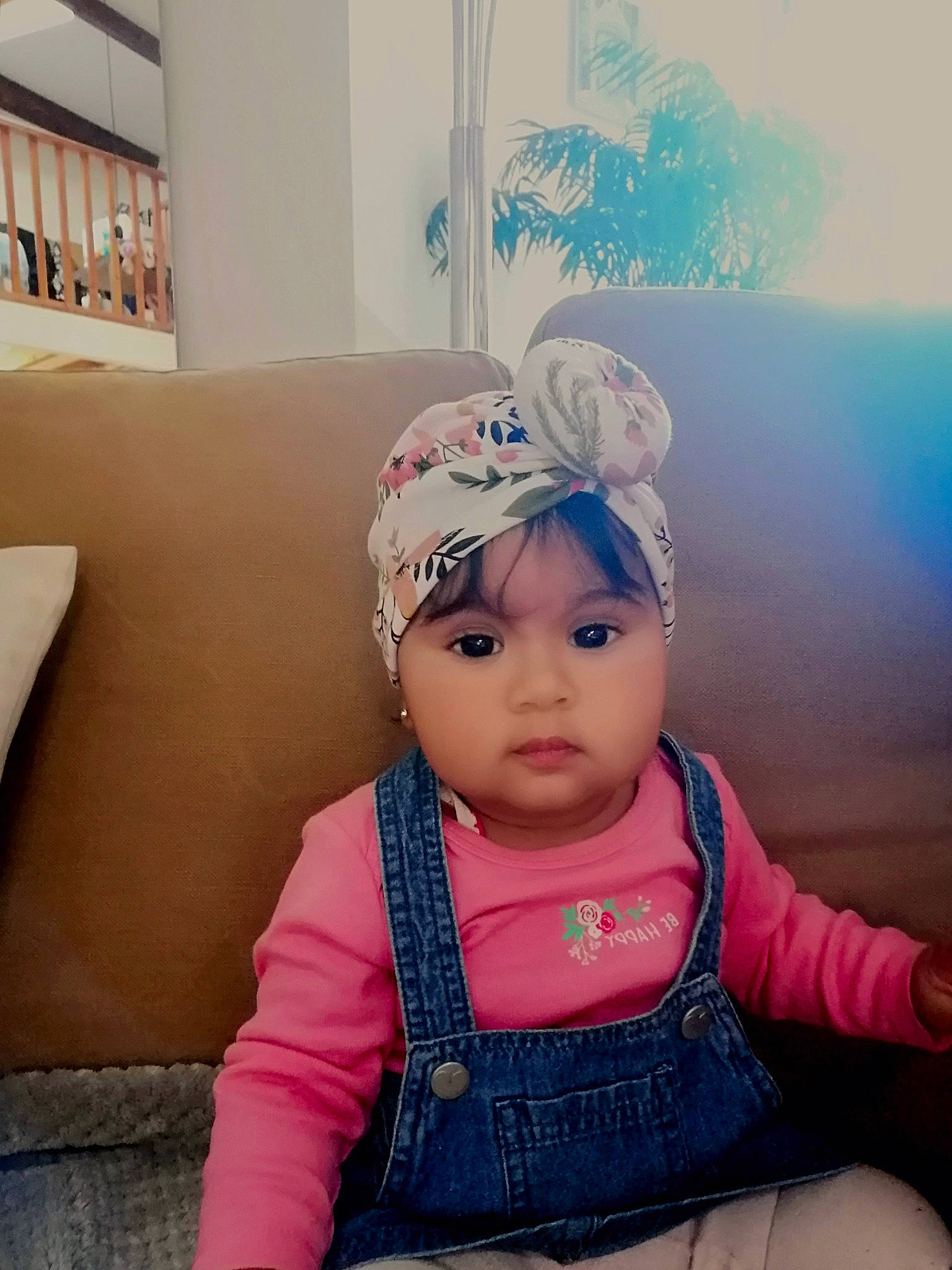 Cataleya participe au concours pour gagner de l'argent avec cette photo : baby, baby_toddler_clothing, beauty, cap, child, cool, couch, eyelash, eyewear, fashion_accessory, fun, happy, headband, headpiece, headwear, pattern, person, selfie, sitting, skin