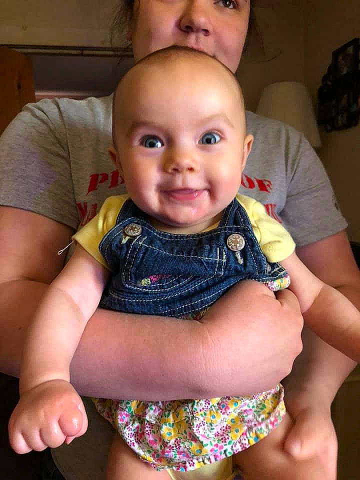 Antoinette is registered to the contest to win money with this photo: abdomen, arm, baby, cheek, child, finger, head, iris, joy, leg, mouth, muscle, person, sitting, skin, smile, thigh, thumb, toddler, trunk