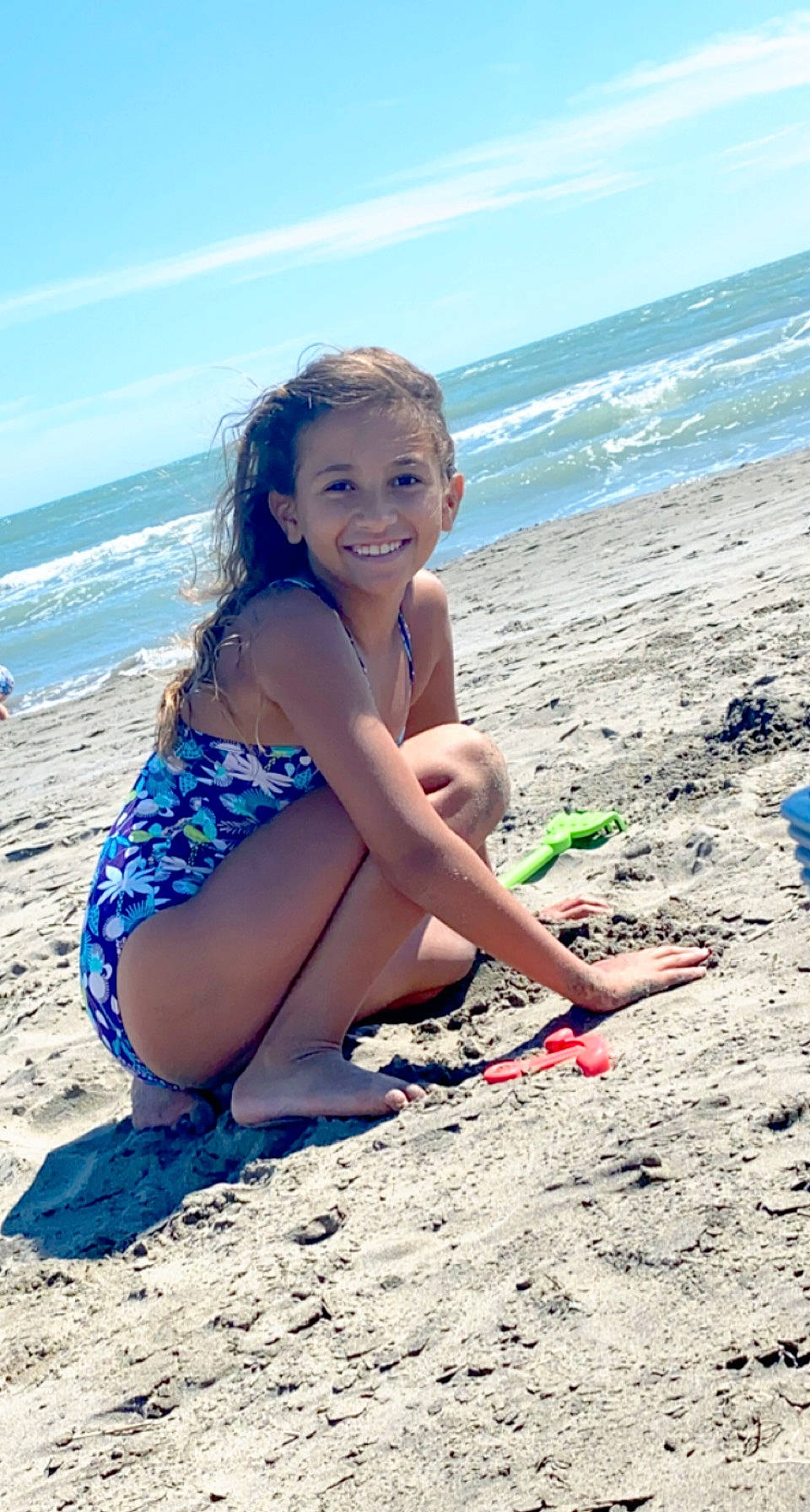 Inès participe au concours pour gagner de l'argent avec cette photo : beach, beauty, blue, eye, face, flash_photography, fun, happy, head, joy, leg, leisure, people_in_nature, people_on_beach, person, sky, smile, summer, sunlight, swimwear