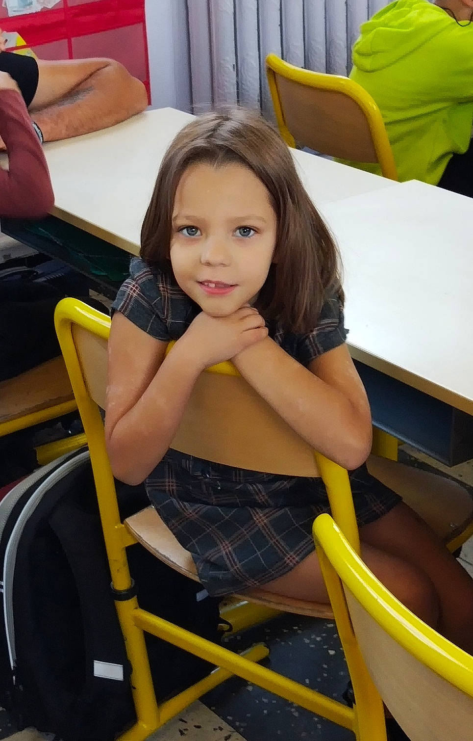 Lily participe au concours pour gagner de l'argent avec cette photo : automotive_design, automotive_tire, chair, child, comfort, electric_blue, flooring, fun, human_leg, leisure, person, recreation, room, sitting, skin, standing, thigh, tire, toddler, wheel