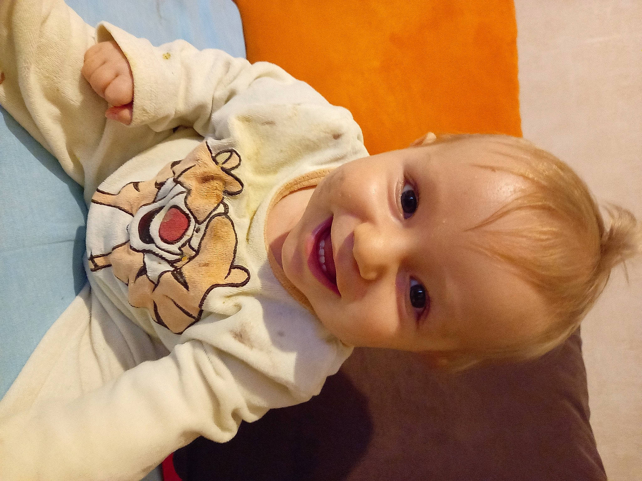 Milan participe au concours pour gagner de l'argent avec cette photo : baby, baby_toddler_clothing, cheek, comfort, eyelash, face, facial_expression, happy, hat, head, human, human_body, lip, mammal, mouth, nose, person, skin, sleeve, smile