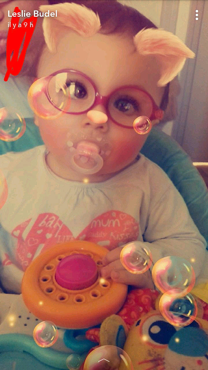 Luna participe au concours pour gagner de l'argent avec cette photo : cheek, child, cool, eating, eye, face, forehead, head, infant, iris, lip, mouth, nose, person, pink, play, product, skin, smile, toddler