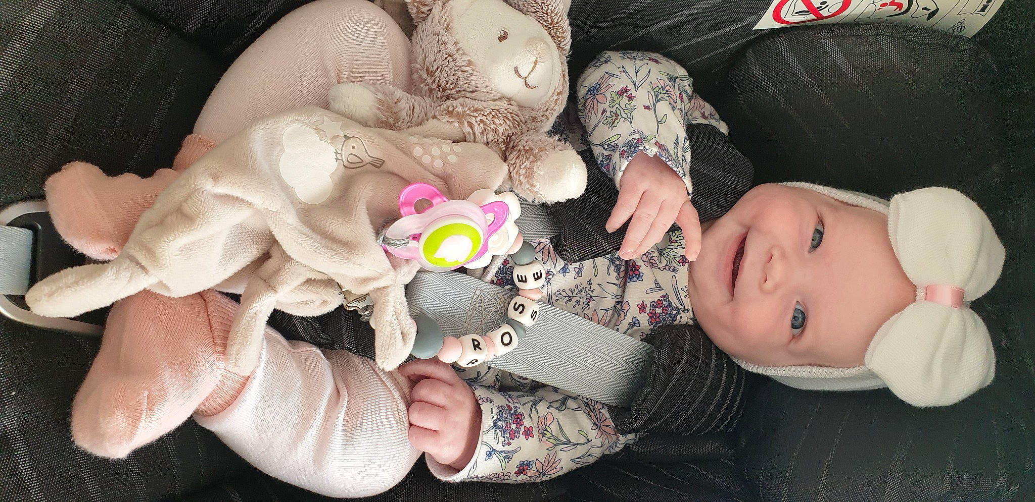 Rose a rejoint le concours — aidez-le/la à gagner de superbes lots ! baby, baby_products, birth, child, headwear, joy, nap, person, product, sleep, toddler