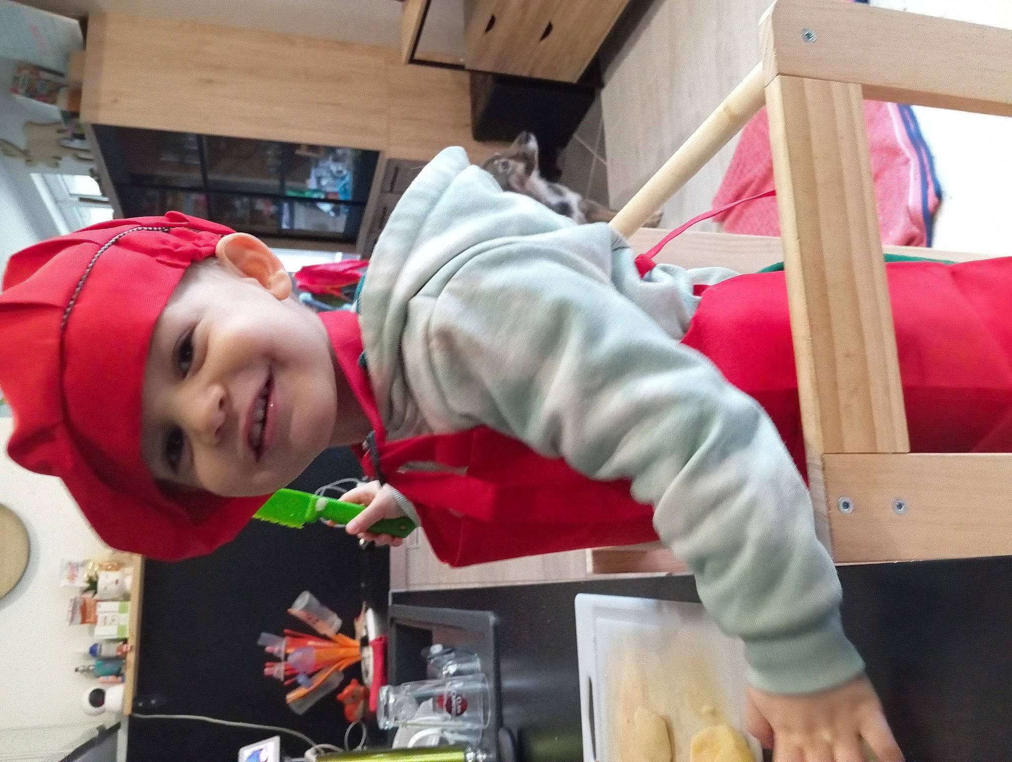 Yaël a rejoint le concours — aidez-le/la à gagner de superbes lots ! baby, child, cooking, fun, hat, headwear, hoodie, jacket, joy, person, personal_protective_equipment, play, service, smile, toddler, wood